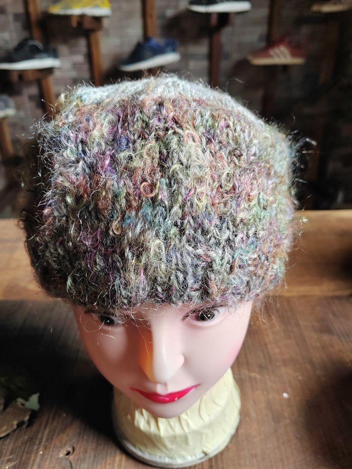 Japanese Brand Vintage Crochet Knitted Handmade Multicolour Beanie Snowcap Size ONE SIZE - 2 Thumbnail