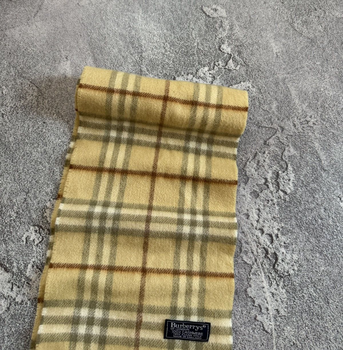 Burberry × Vintage Burberry Burberrys checkered cashmere scarf 🧣 muffler Size ONE SIZE - 14 Thumbnail