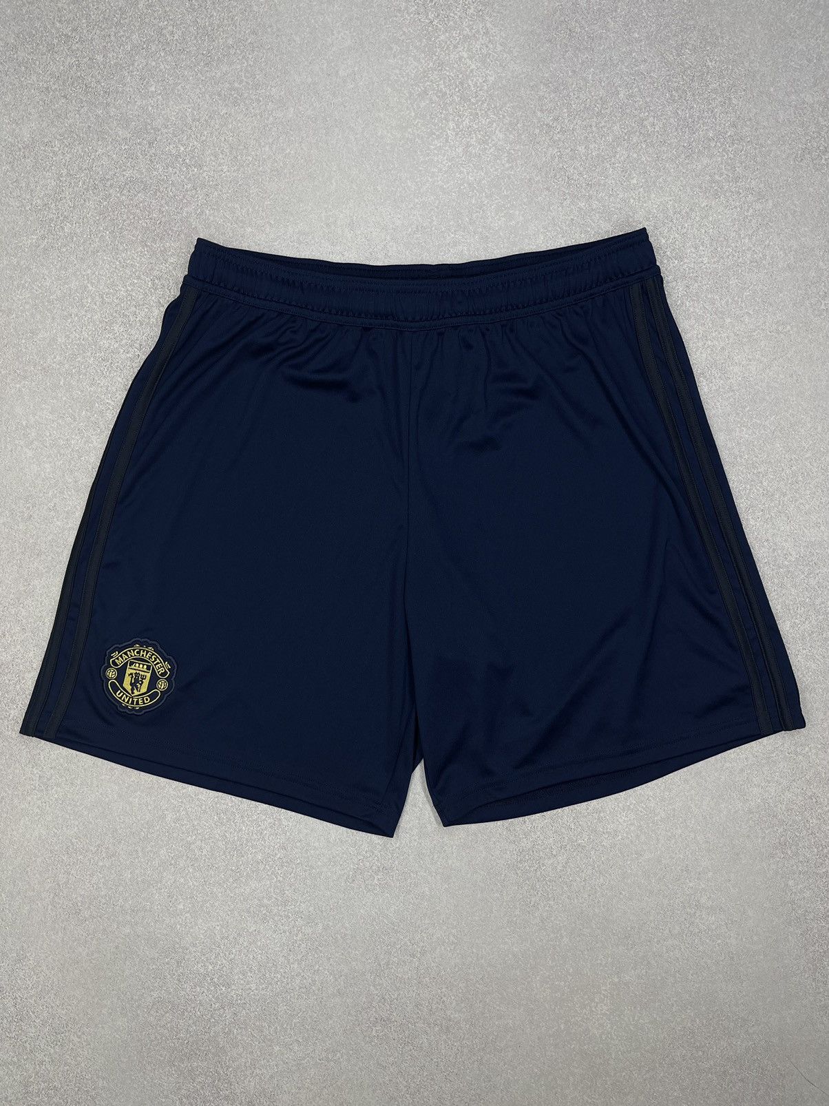 Adidas Mens Adidas Manchester United Navy Shorts Y2K Soccer Jersey Size US 36 / EU 52 - 2 Thumbnail