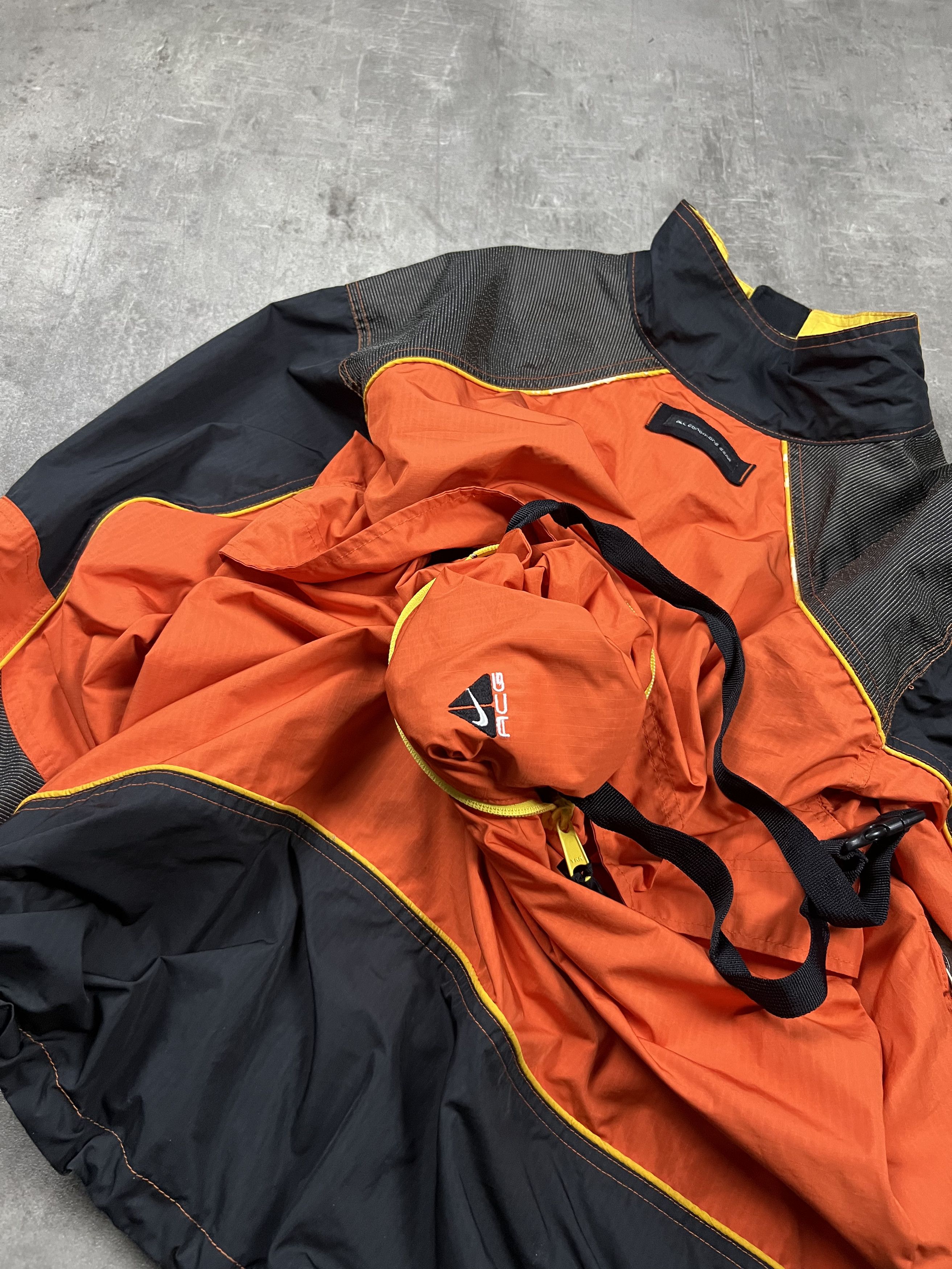 Nike ACG nike acg jacket (in bagpack) size M mens original Size US M / EU 48-50 / 2 - 15 Thumbnail