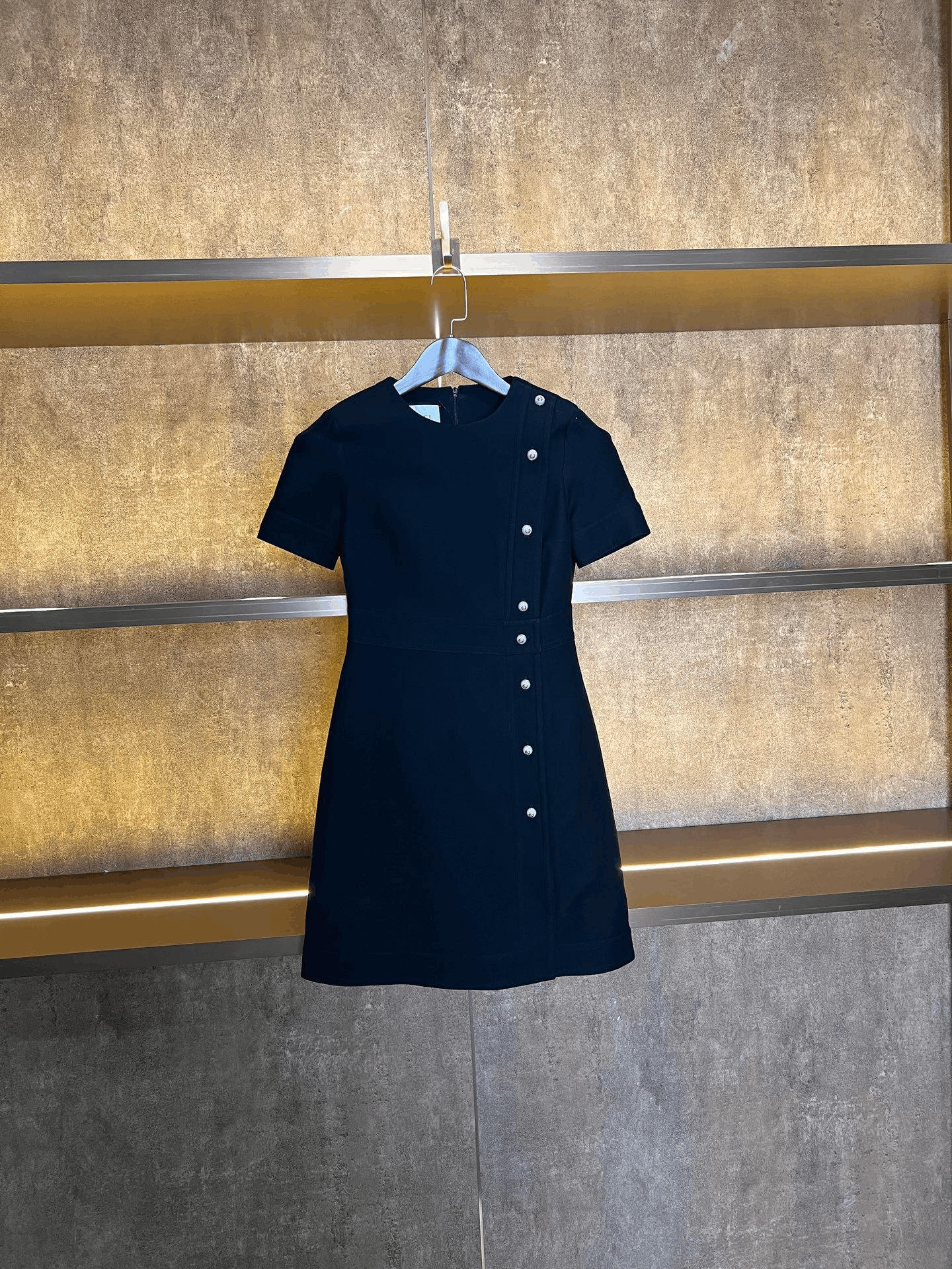 Gucci Gucci Pearl Button Dress Size XS / US 0-2 / IT 36-38 - 1 Thumbnail