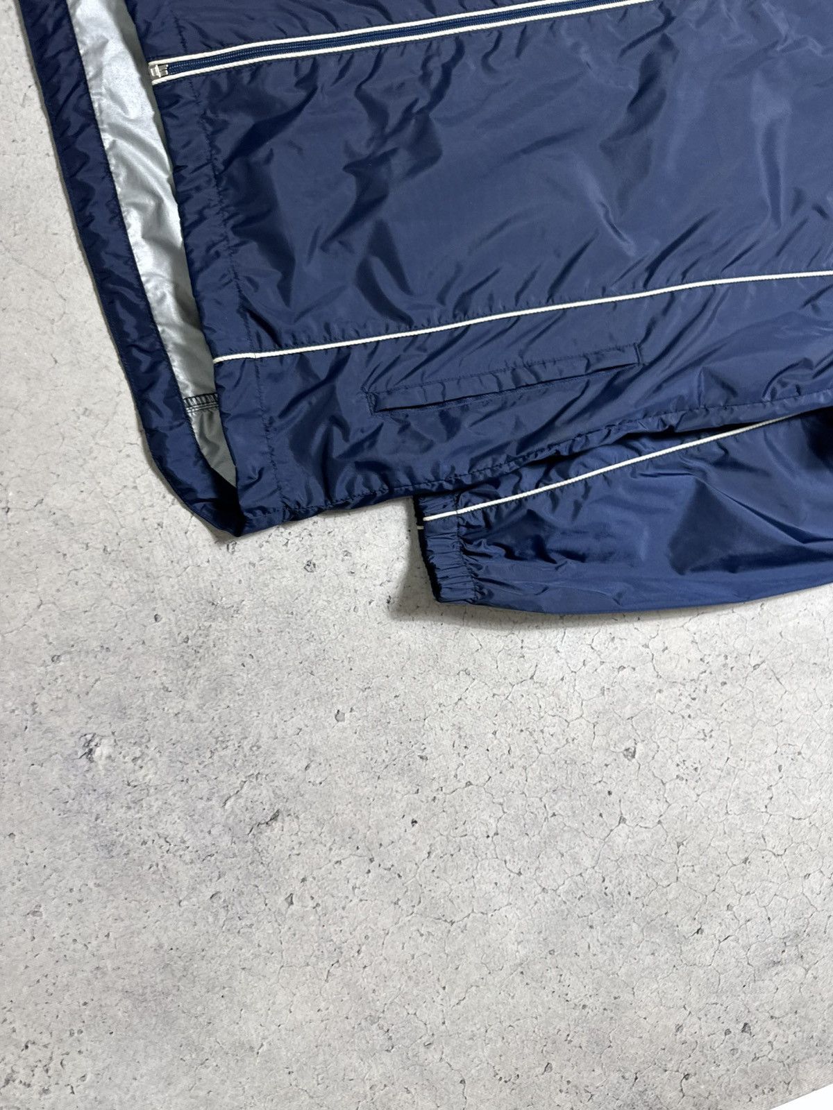 Umbro Umbro Nylon Light Windbreakers Jacket Big Logo Navy Size S Size US S / EU 44-46 / 1 - 4 Thumbnail