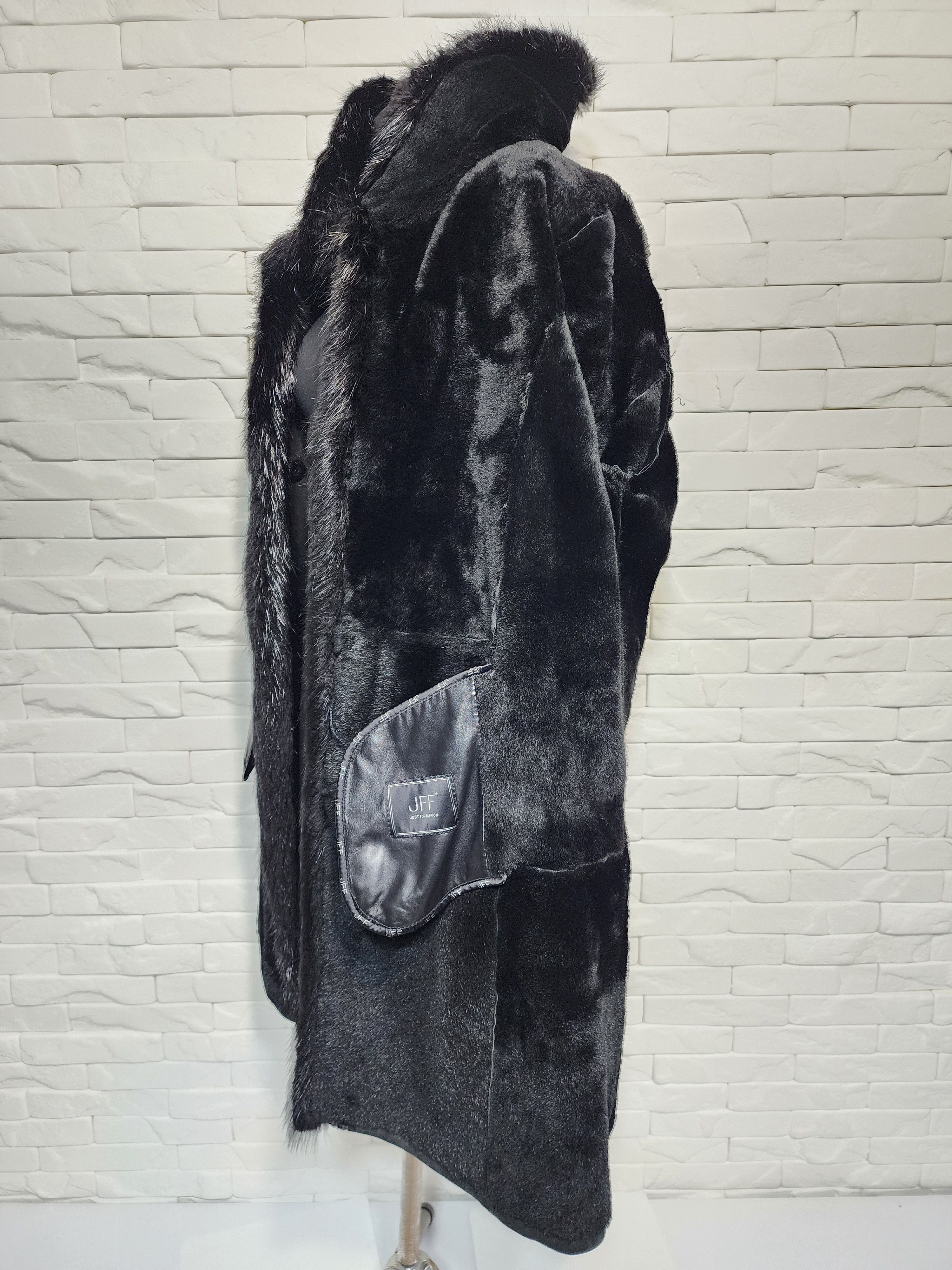 Uniqlo Black Sheepskin Coat: Women's Genuine Fur Trim, Button Front Size XXL / US 16-18 / IT 52-54 - 10 Thumbnail