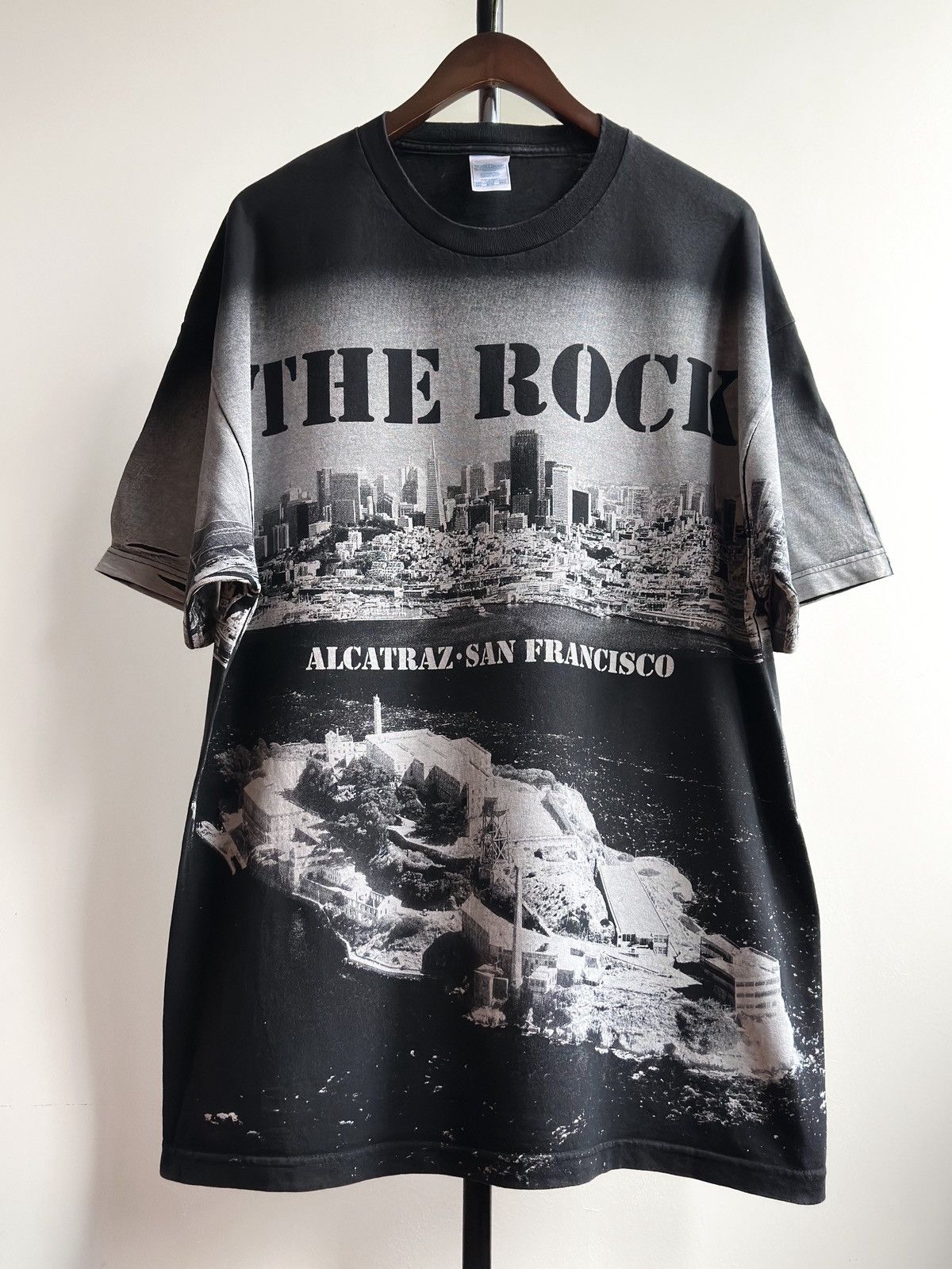 Vintage VINTAGE THE ROCK ALCATRAZ SAN FRANCISCO AOP TEE Size US XXL / EU 58 / 5 - 1 Thumbnail