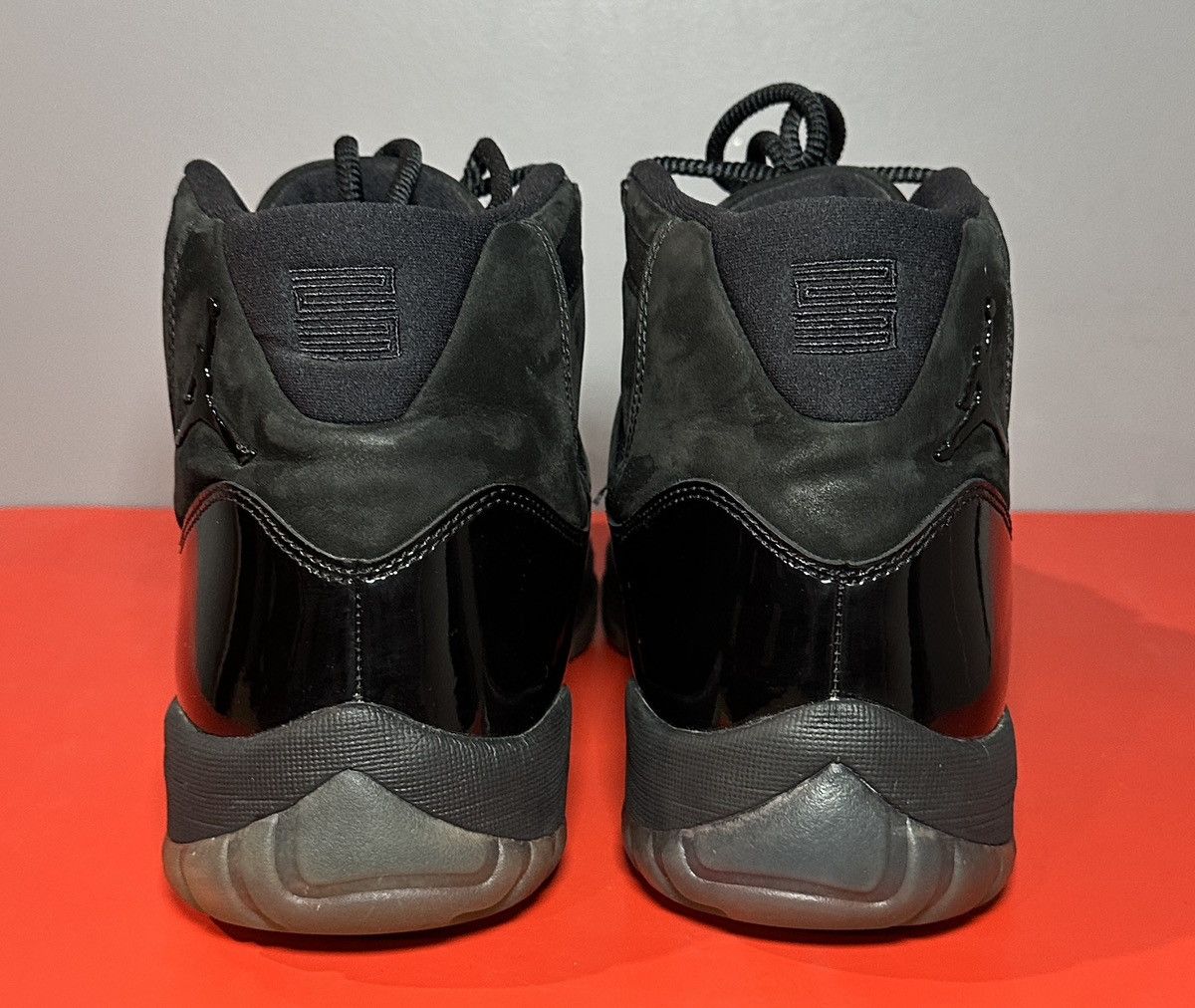 Jordan Brand Size 13 - Jordan 11 Retro Cap and Gown 2018 Size US 13 / EU 46 - 5 Thumbnail