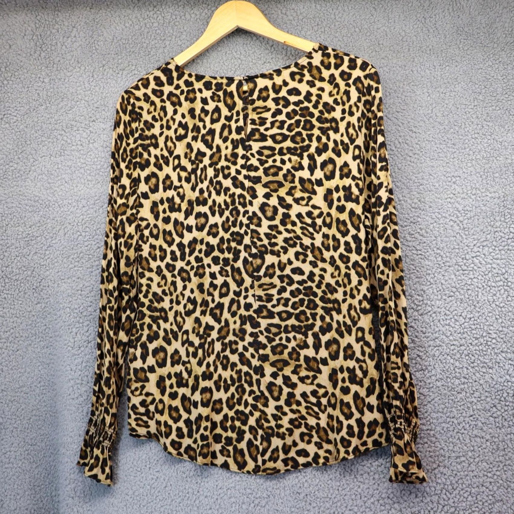 Forever 21 FOREVER 21 Blouse Shirt Womens NWT sz 8 Long Sleeve Gray Polyester Animal Print Sheer Collared Pullover Casual Fall Size M / US 6-8 / IT 42-44 - 6 Thumbnail