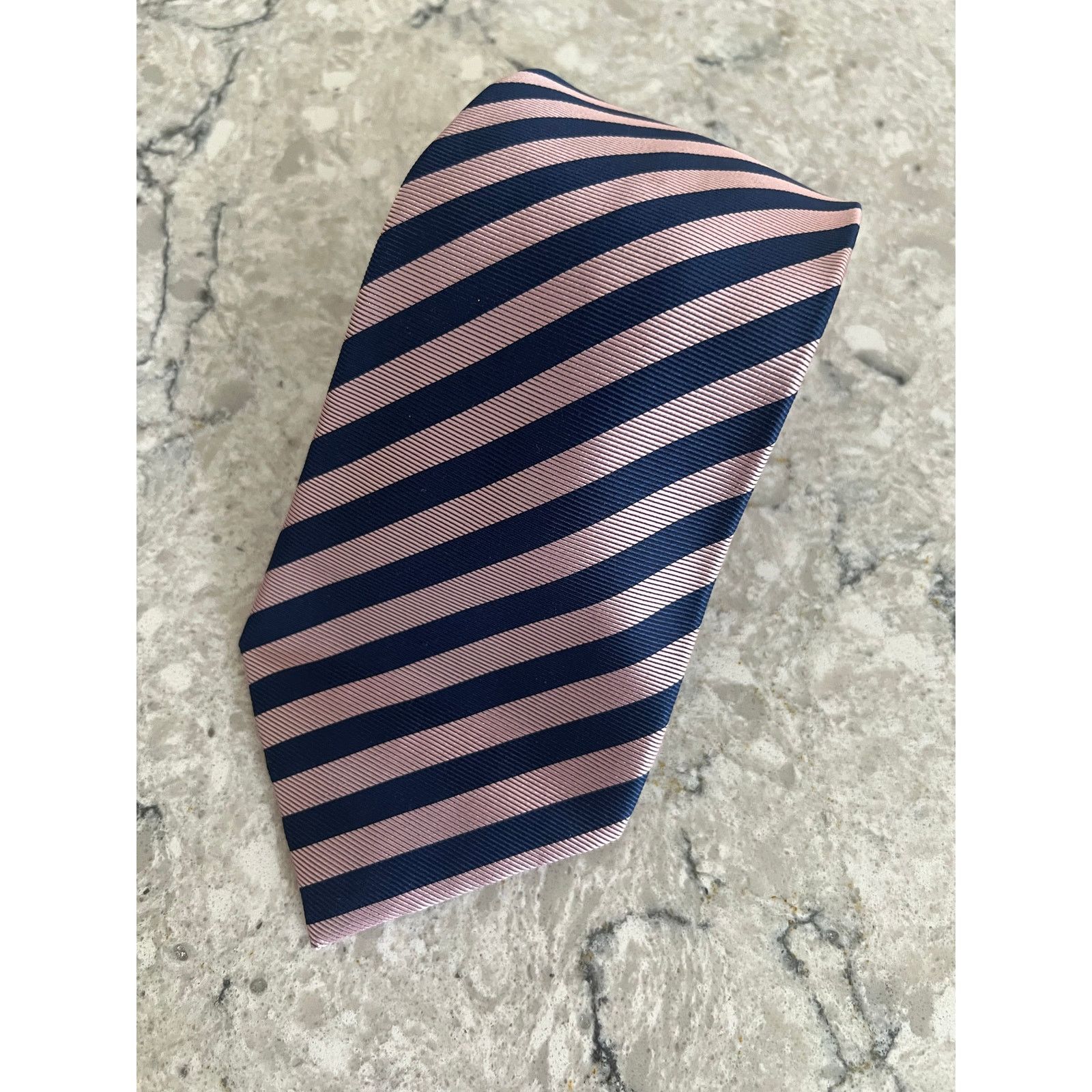 Van Heusen Van Heusen 100% Silk Men's Neck Tie Pink w Navy Blue Stripes Size ONE SIZE - 1 Thumbnail