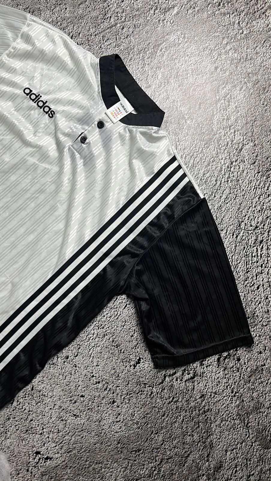 Adidas VTG 90’s adidas originals vintage jersey t shirt template Size US XL / EU 56 / 4 - 2 Thumbnail