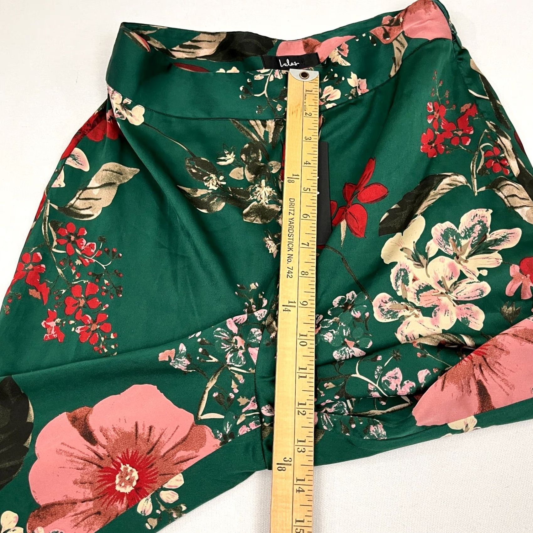Lulus Lulu's Pants Womens S Wide Leg Satin Green Floral Boho Travel Casual Vacation Wide Leg - Pants Womens S Green Floral Satin Wide Leg Lulus Size 28" / US 6 / IT 42 - 6 Thumbnail