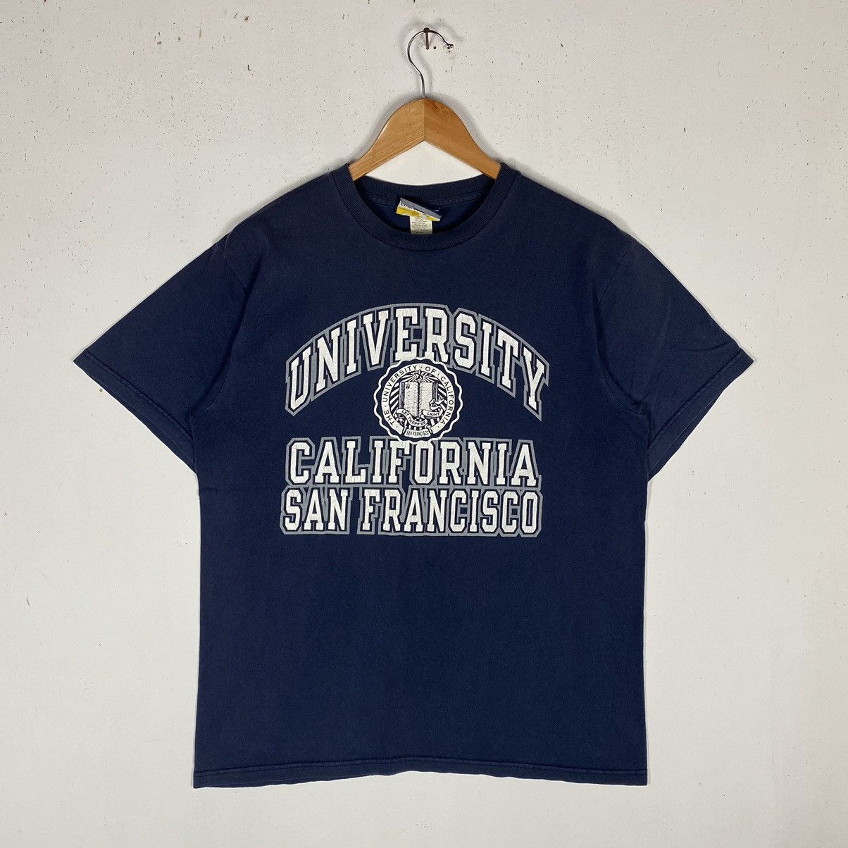 Vintage Vintage 90's UNIVERSITY OF CALIFORNIA San Francisco Logo Tee Size US M / EU 48-50 / 2 - 2 Thumbnail