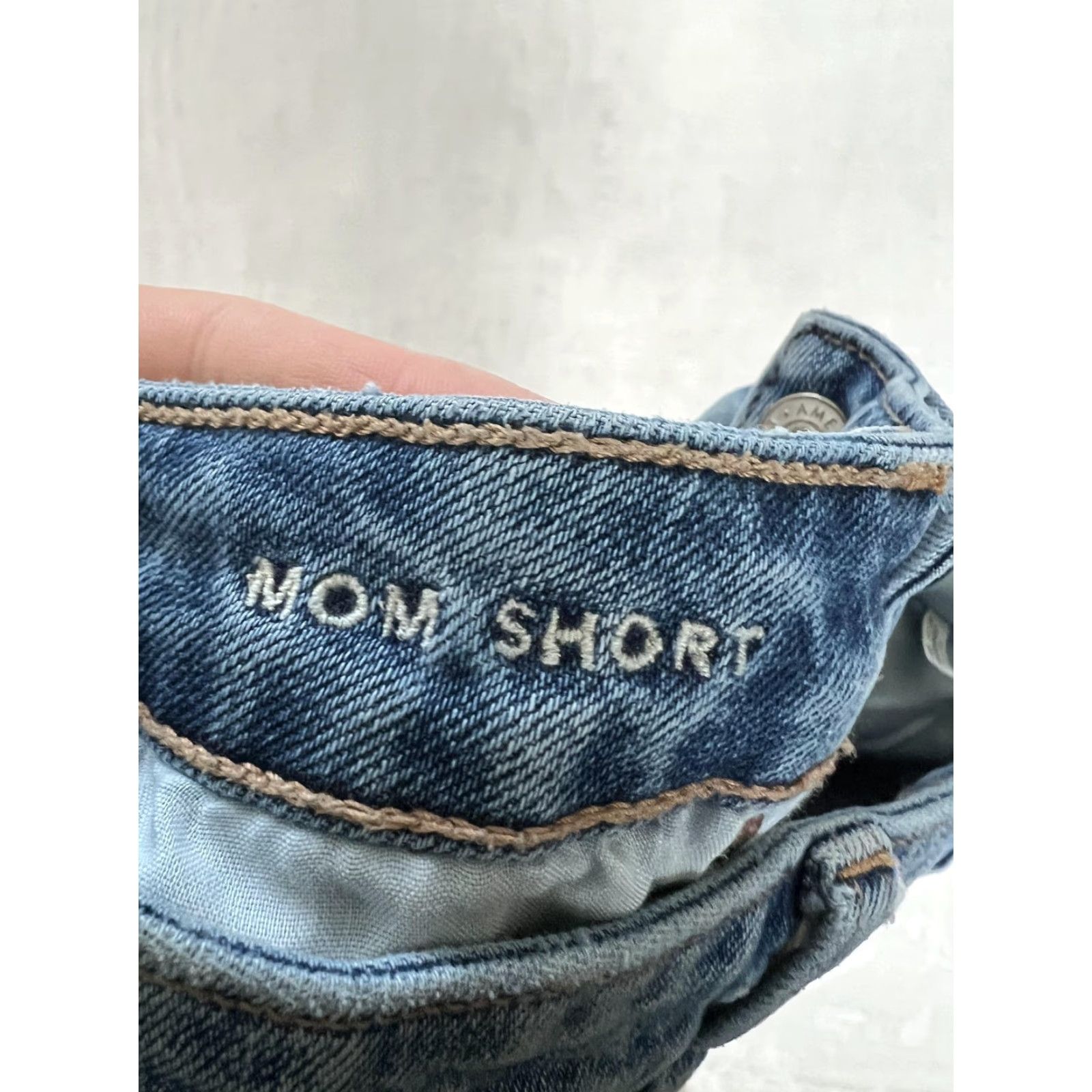 American Eagle Outfitters American Eagle Shorts Womens 4 Blue Mom Short High Rise Cuffed Denim Stretch Size 27" / US 4 / IT 40 - 6 Thumbnail