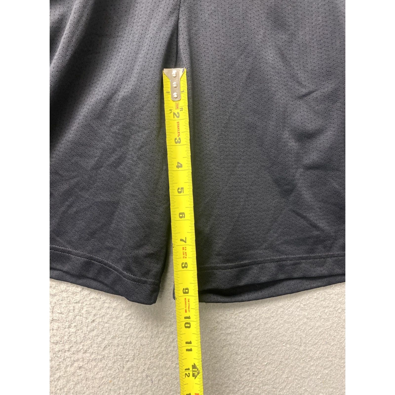 Under Armour VINTAGE? No — Under Armour Shorts Mens Medium HeatGear Elastic Waist Pull On 113‑11 Black 30 Inseam 9 Inseam Athletic Pockets Logo Mens Size US 31 - 4 Thumbnail