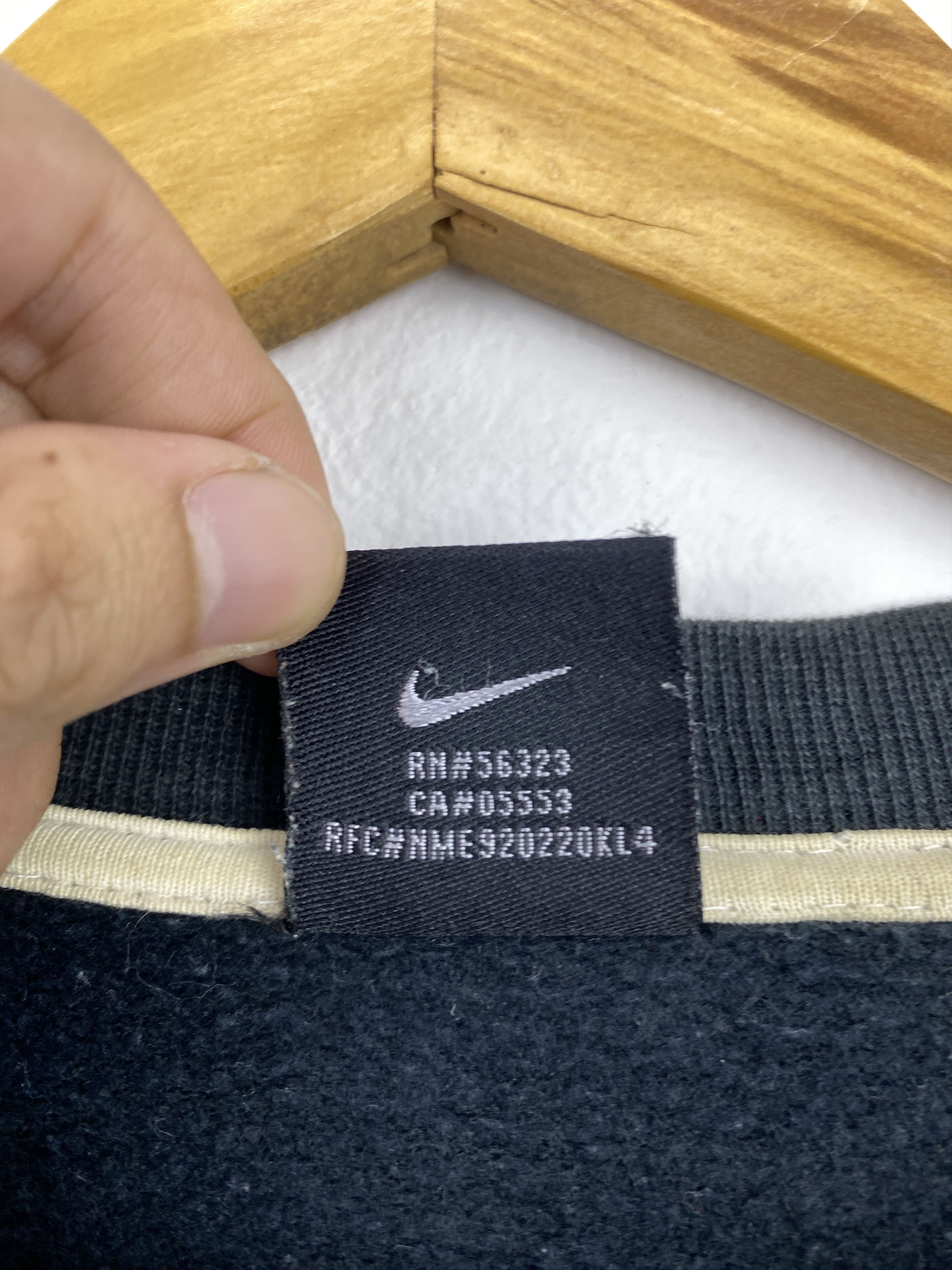 Nike Vintage Nike Center Swoosh Faded Sweatshirt L BP0029 Size US L / EU 52-54 / 3 - 6 Thumbnail