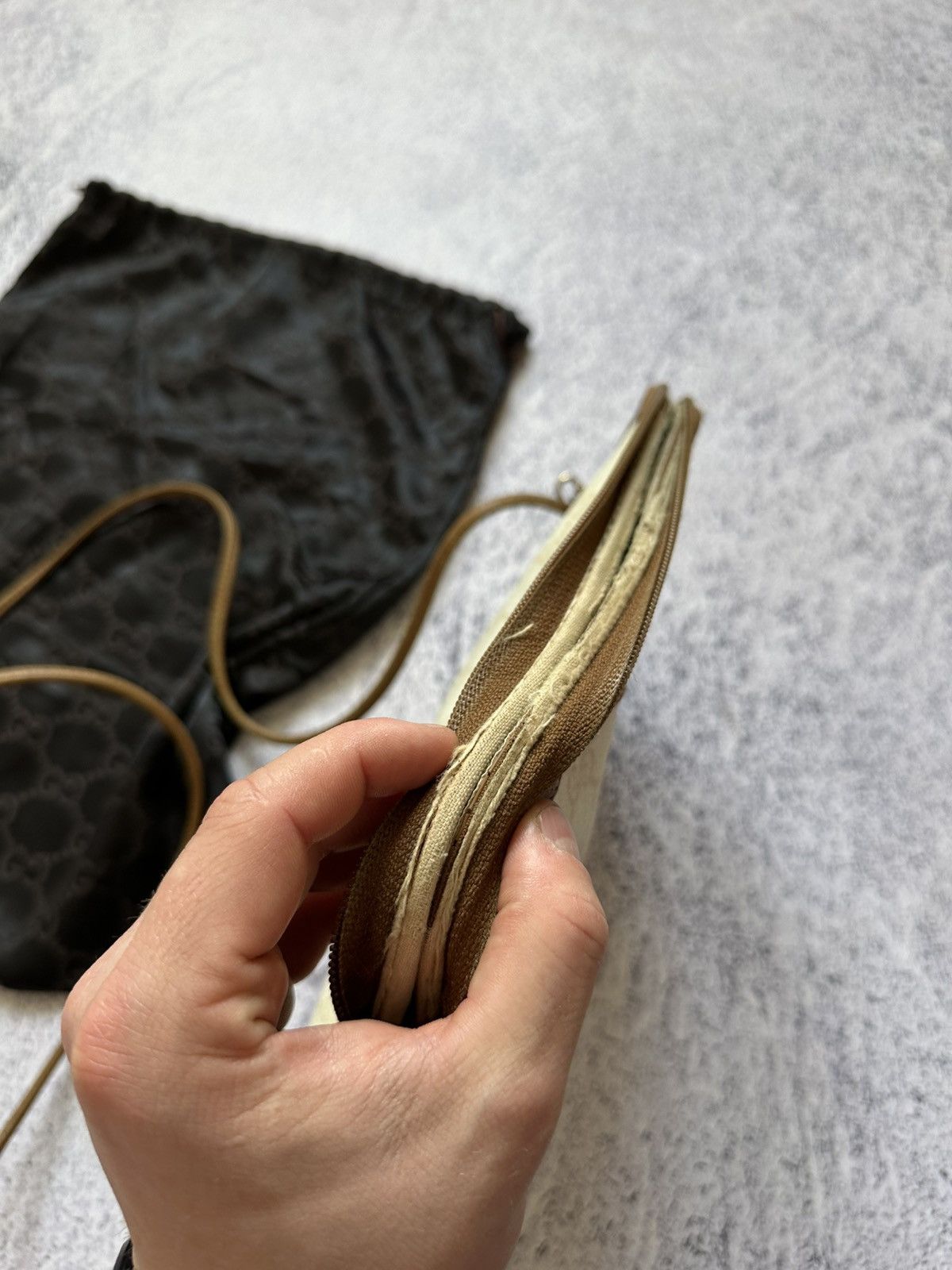 Gucci 80’s GUCCI GG Supreme Coated Canvas Zip Crossbody Bag Size ONE SIZE - 17 Thumbnail
