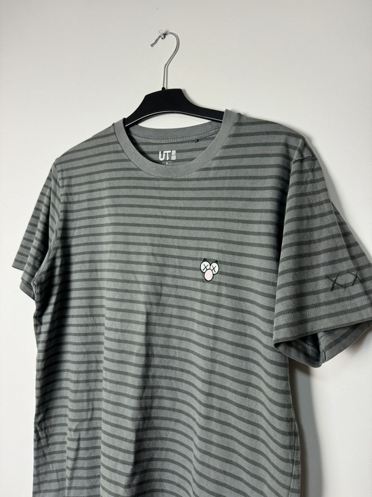 Japanese Brand Rare Kaws x Uniqlo tee gray striped Japanese designer Y2K Size US M / EU 48-50 / 2 - 9 Thumbnail