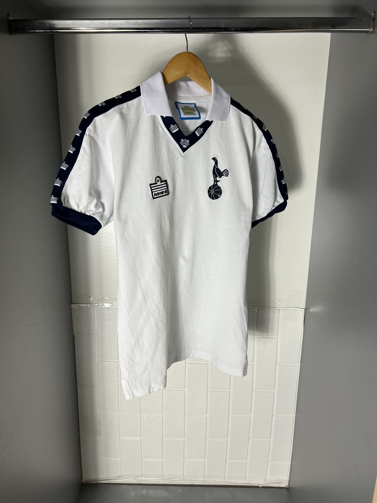 Vintage ADMIRAL FC TOTTENHAM HOTSPUR ENGLAND RETRO SOCCER JERSEY Size US S / EU 44-46 / 1 - 4 Thumbnail