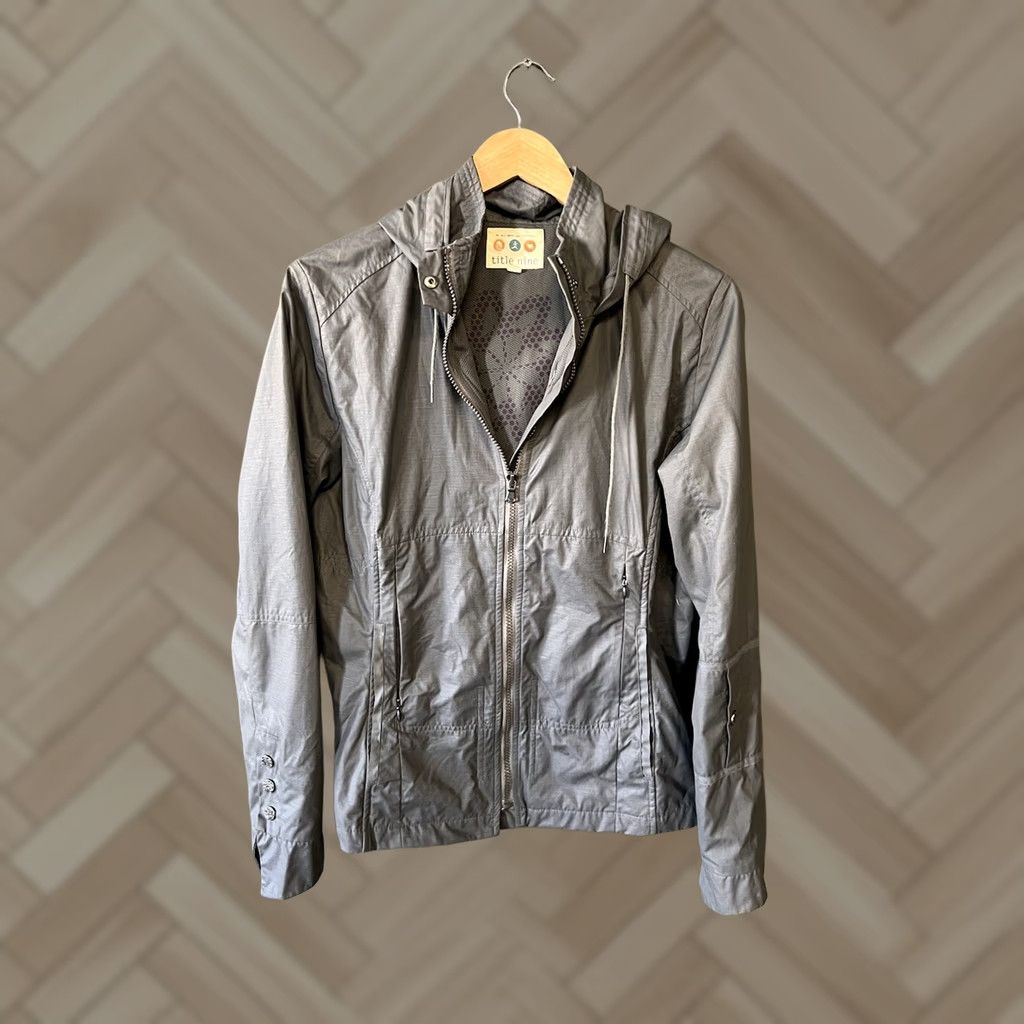 Vintage Title Nine Jacket Womens Gray Full Zip Hoodie Windbreaker Coat sz Medium Size M / US 6-8 / IT 42-44 - 1 Thumbnail