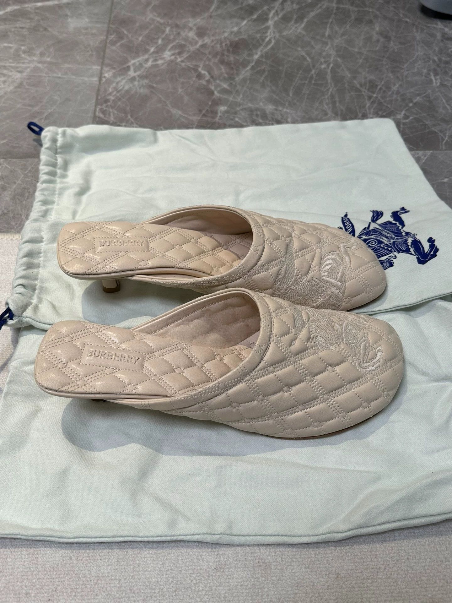 Burberry Burberry Lambskin Mule 38 Ivory Silent Low Heel Size US 7.5 / IT 37.5 - 1 Thumbnail