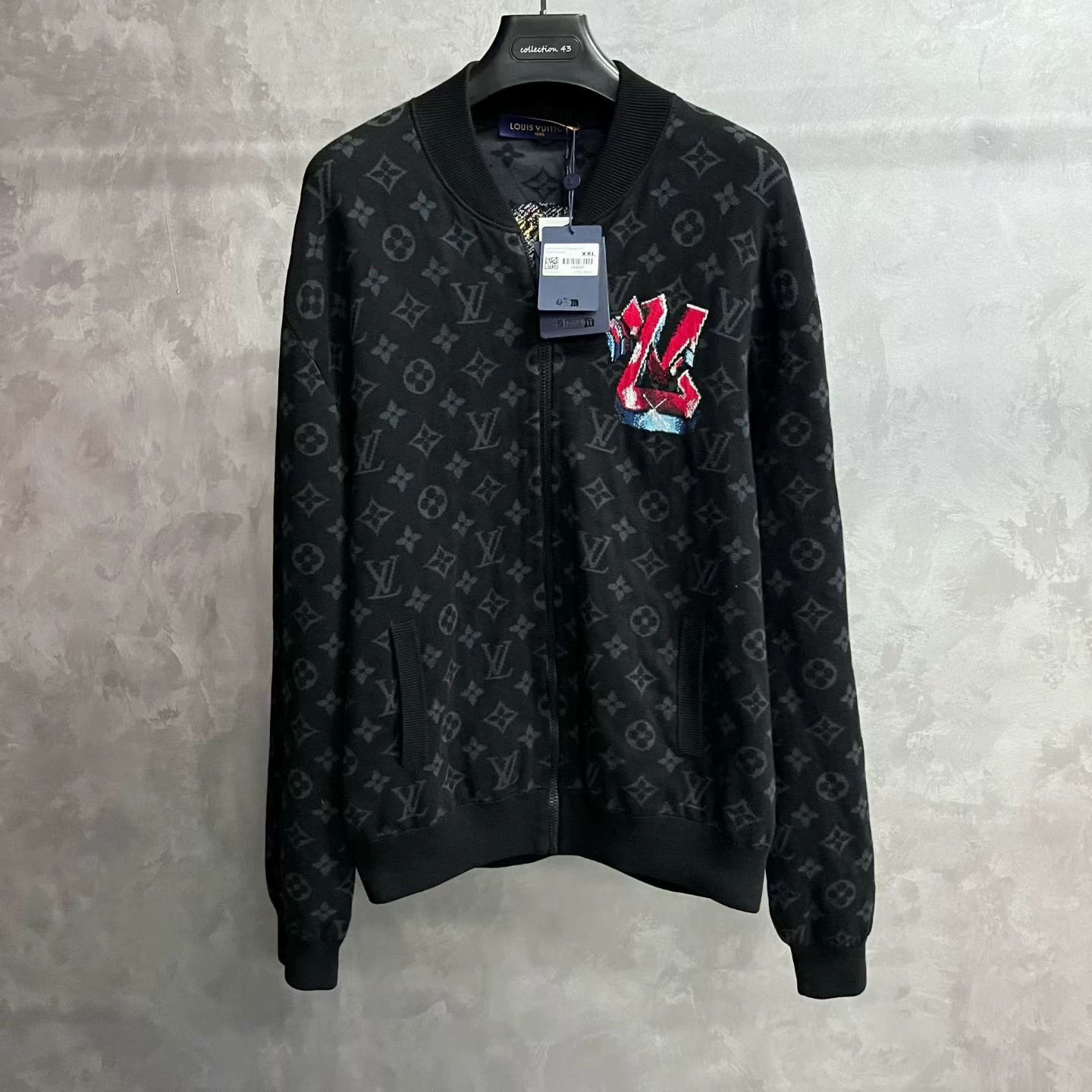Louis Vuitton Louis Vuitton Printed Graphic Black T-Shirt XXL Women Size XXL / US 16-18 / IT 52-54 - 1 Thumbnail