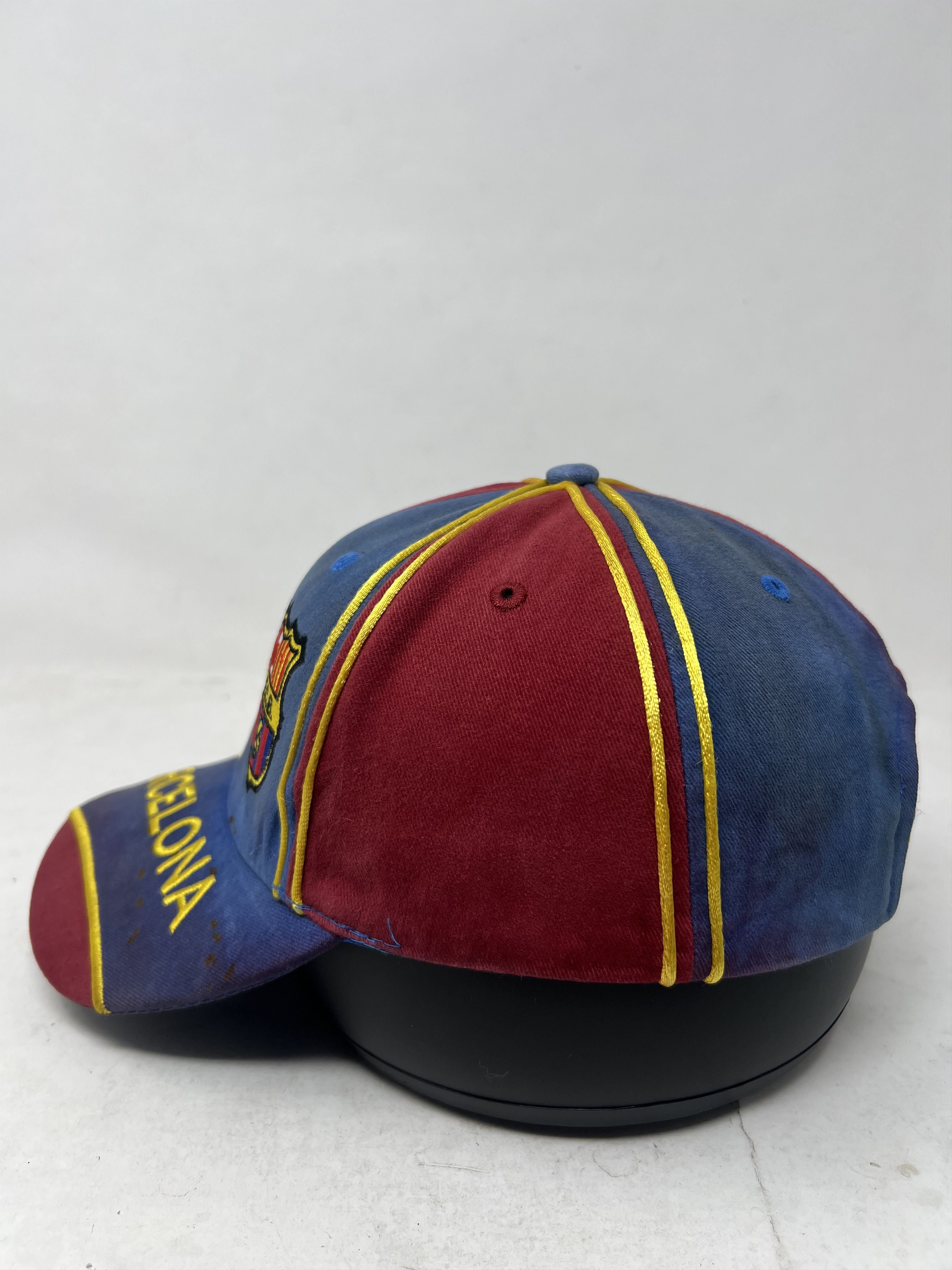 Vintage Vintage FC Barcelona Hat Size ONE SIZE - 2 Thumbnail