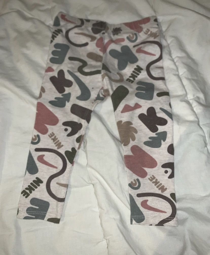 Nike Lot de quatre pantalons pour petite fille Size 26" / US 2 / IT 38 - 3 Thumbnail