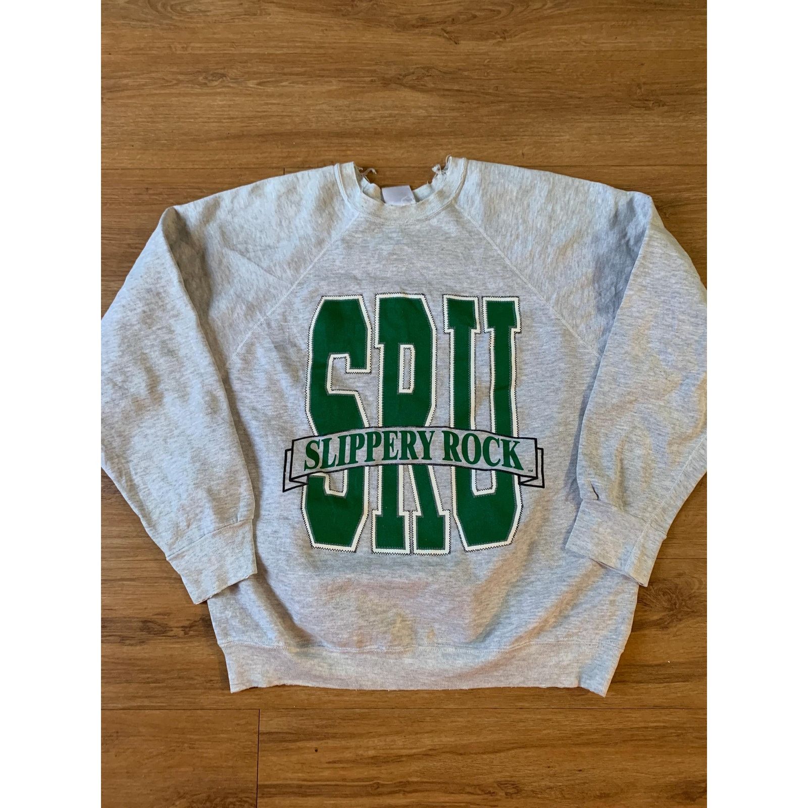 Hanes Vintage slippery rock university Sweatshirt size large 1990s Size US L / EU 52-54 / 3 - 1 Thumbnail