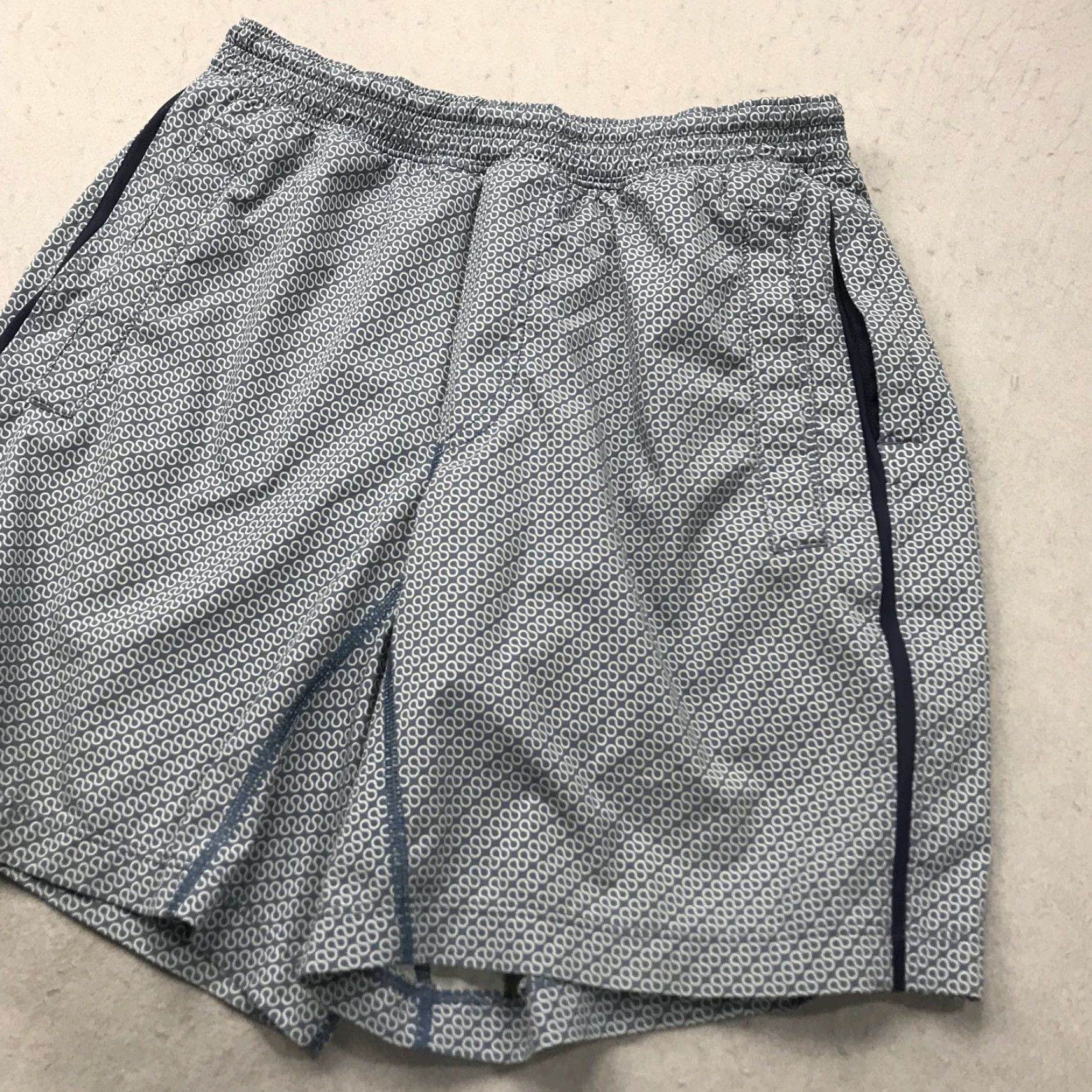 Lululemon Lululemon Shorts Mens Small Blue Abstract Pace Breaker Lined 8 Inch Performance Size US 29 - 2 Thumbnail
