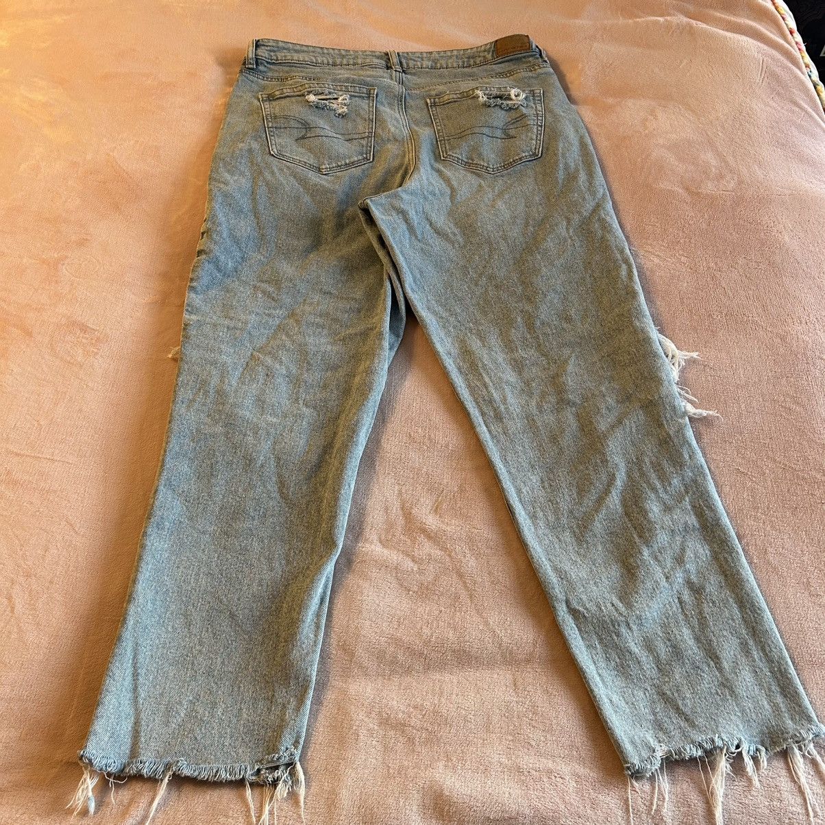 American Eagle Outfitters American Eagle Strigid light wash high rise distressed 14 Size 36" / US 14 / IT 50 - 2 Thumbnail