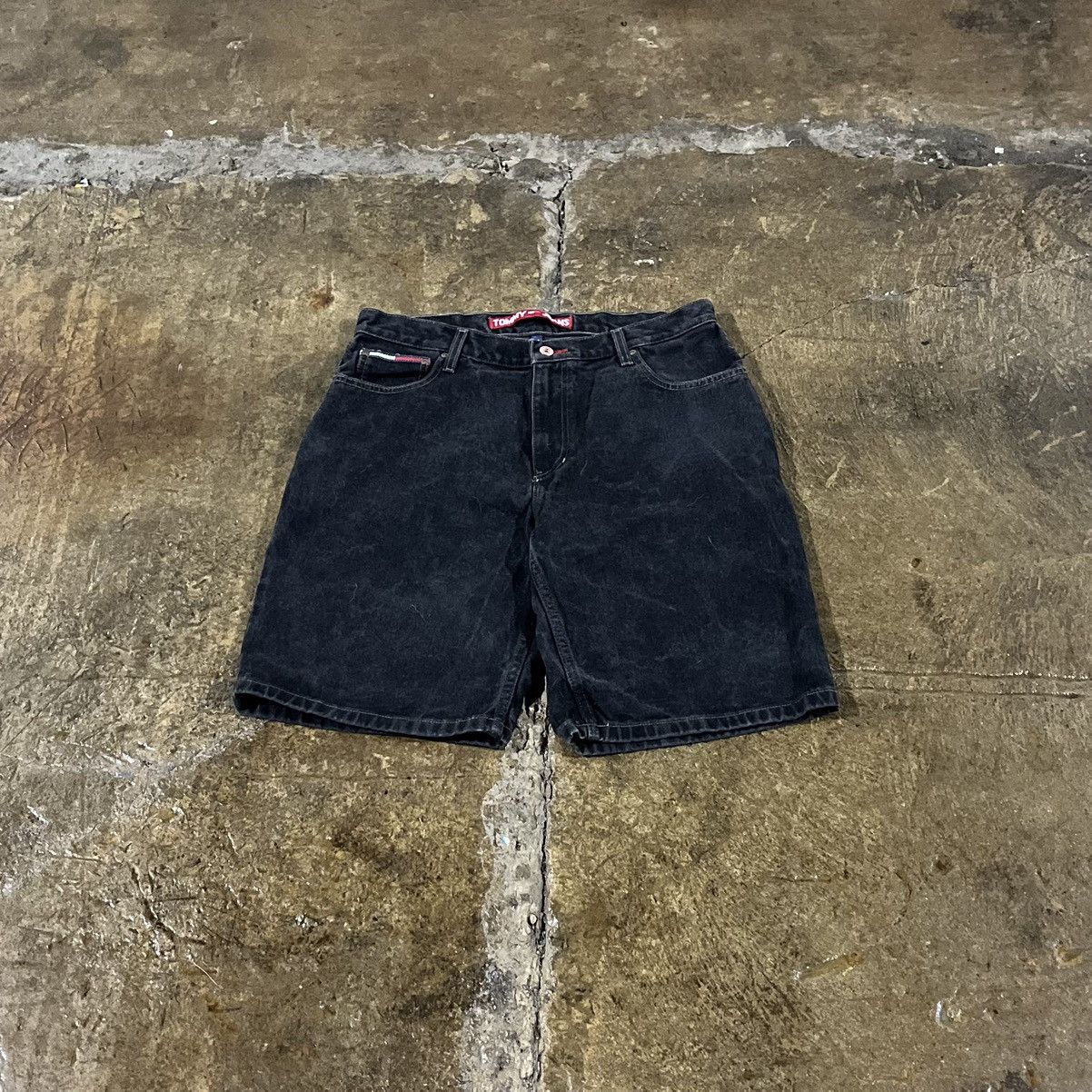 JNCO × Tommy Hilfiger × Vintage Crazy Vintage Y2K Tommy Hilfiger Baggy Jorts Skater Shorts Size US 34 / EU 50 - 2 Thumbnail