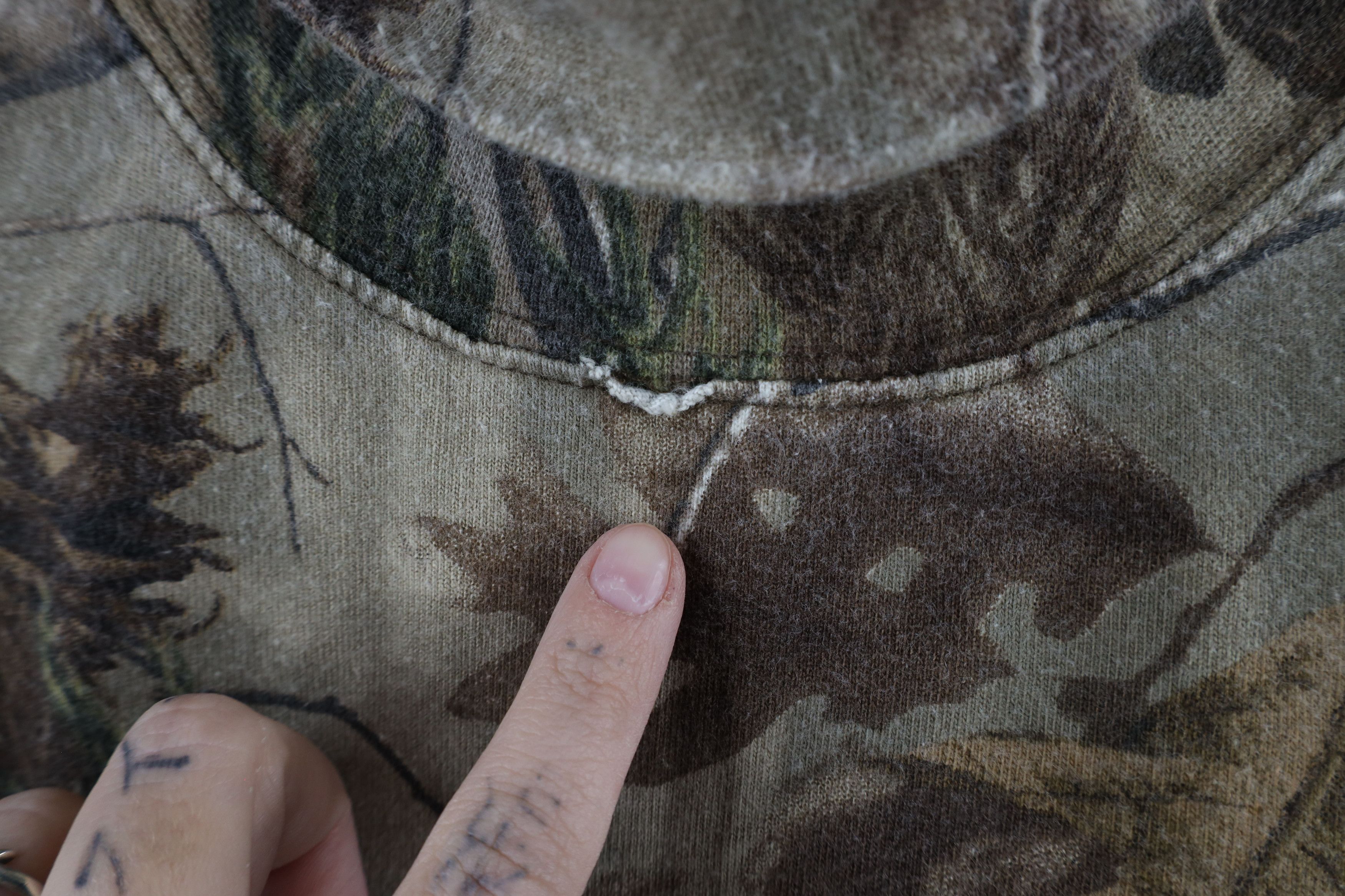 Vintage Vintage Streetwear Realtree Camouflage Turtleneck T-Shirt Size US M / EU 48-50 / 2 - 6 Thumbnail