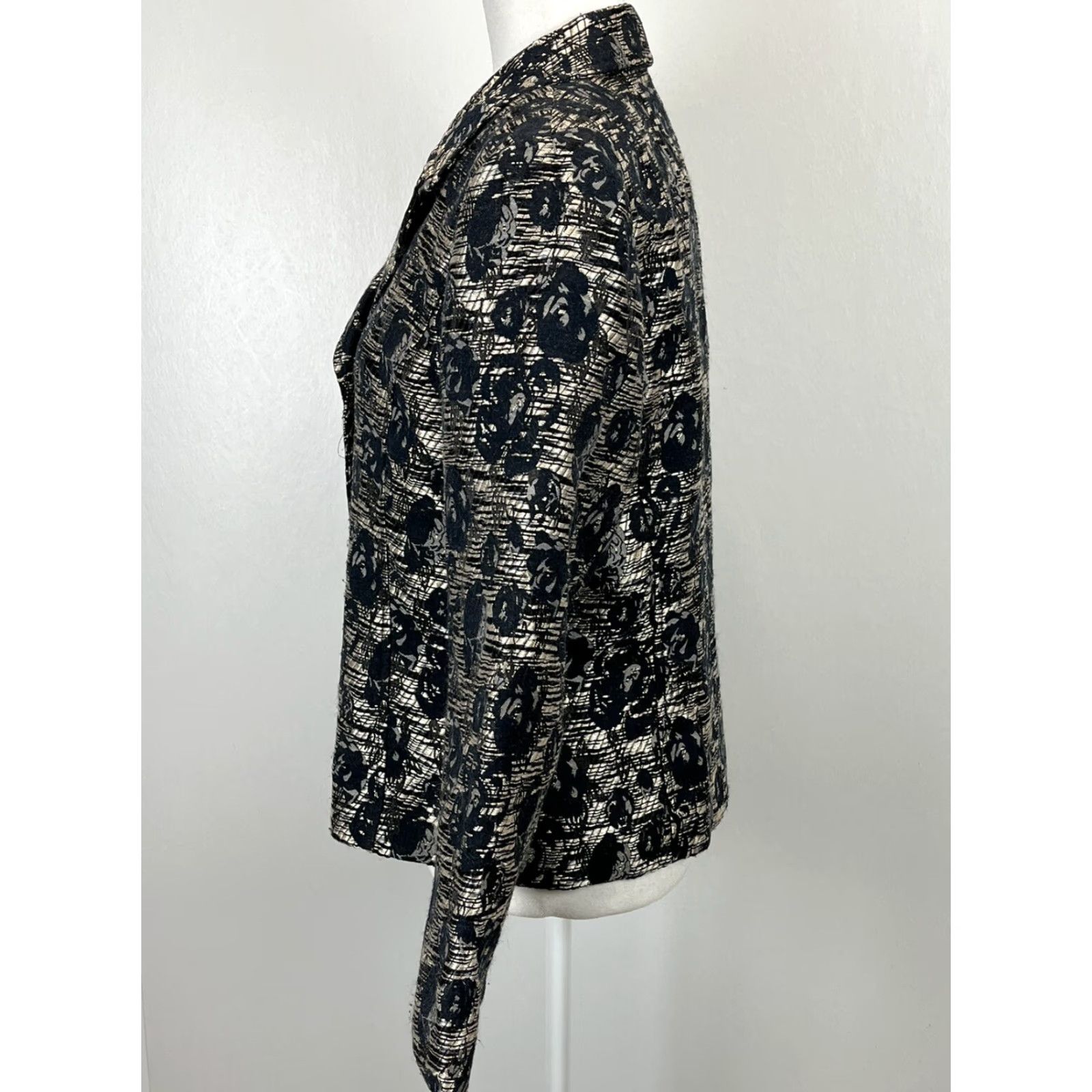 Vintage Chicos Blazer Women Sz 1 M Black & Silver Floral Textured Blazer Jacket Satin/Polyester Button Sleeve Long Casual Business Party/Cocktail Womens Size M / US 6-8 / IT 42-44 - 2 Thumbnail