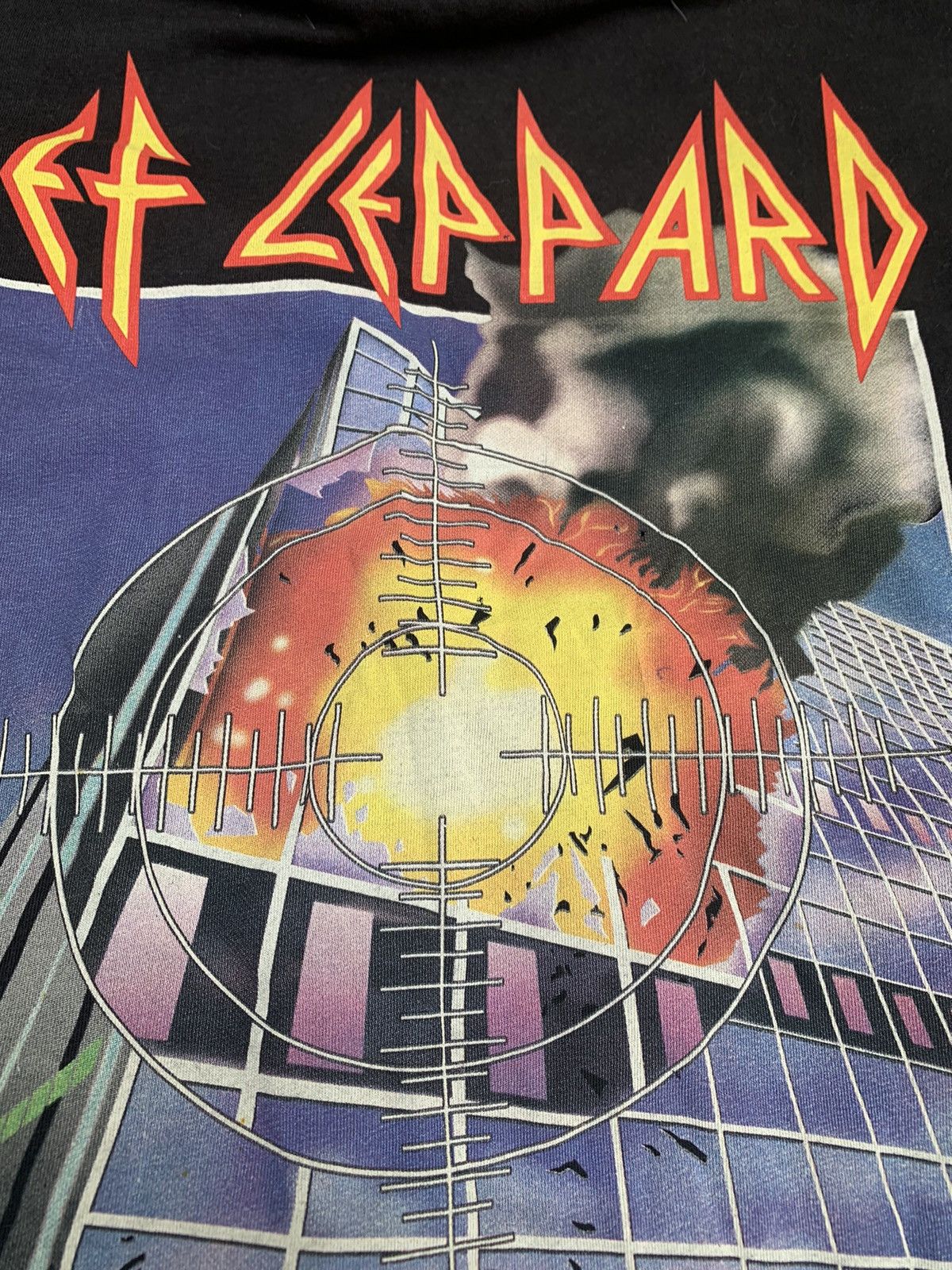 Band Tees Band tees Def leppard pyromania Size US L / EU 52-54 / 3 - 5 Thumbnail