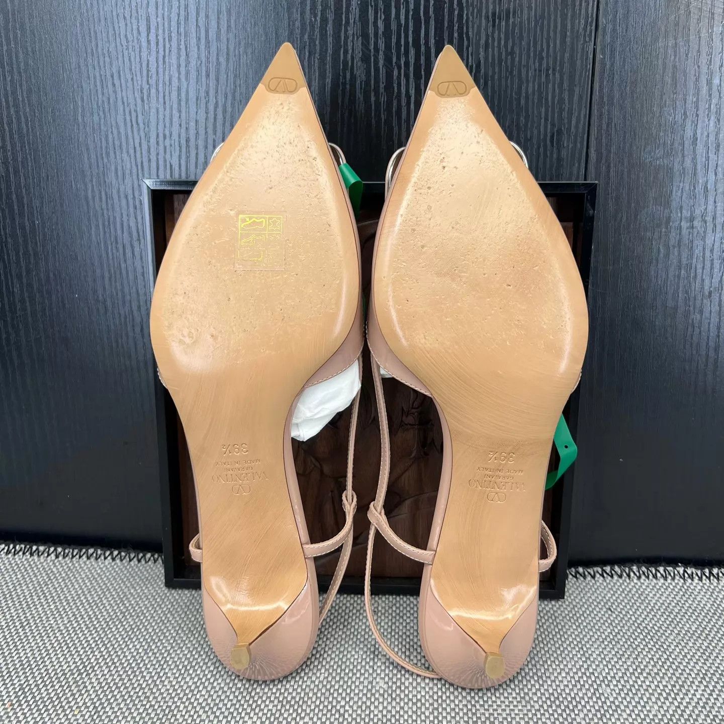 Valentino Valentino Pointed Toe Nude Heels 39.5 with box Size US 9 / IT 39 - 8 Thumbnail