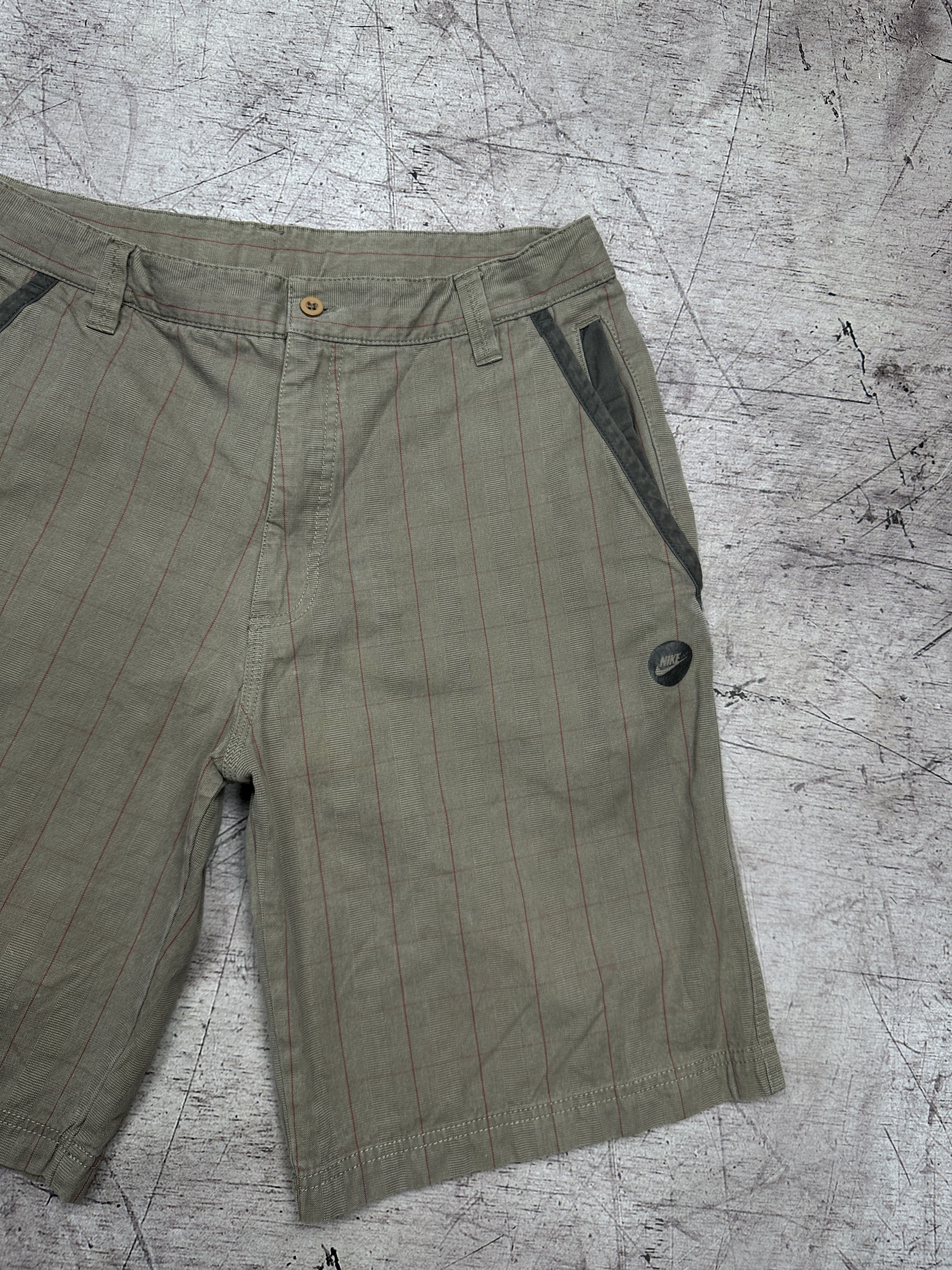 Nike Nike Vintage Mens Cotton Chino Shorts Size US 32 / EU 48 - 2 Thumbnail
