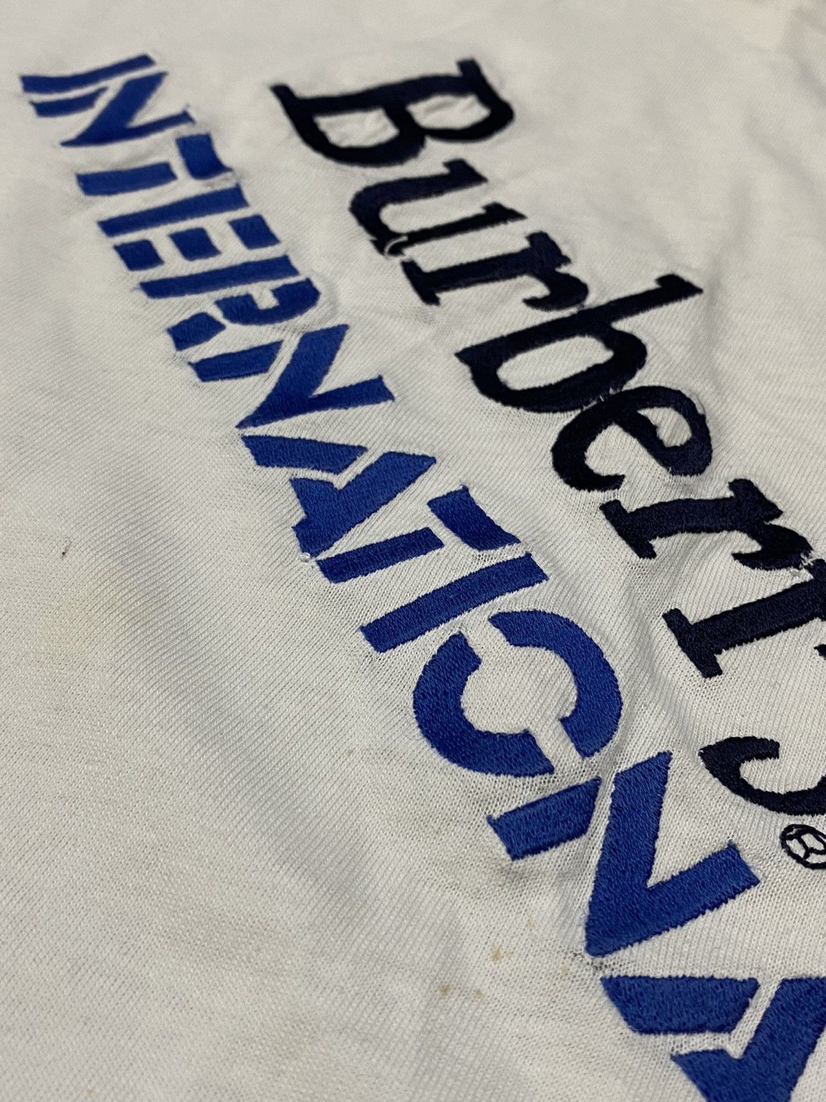 Burberry Burberry international vintage big logo t-shirt Size US M / EU 48-50 / 2 - 3 Thumbnail
