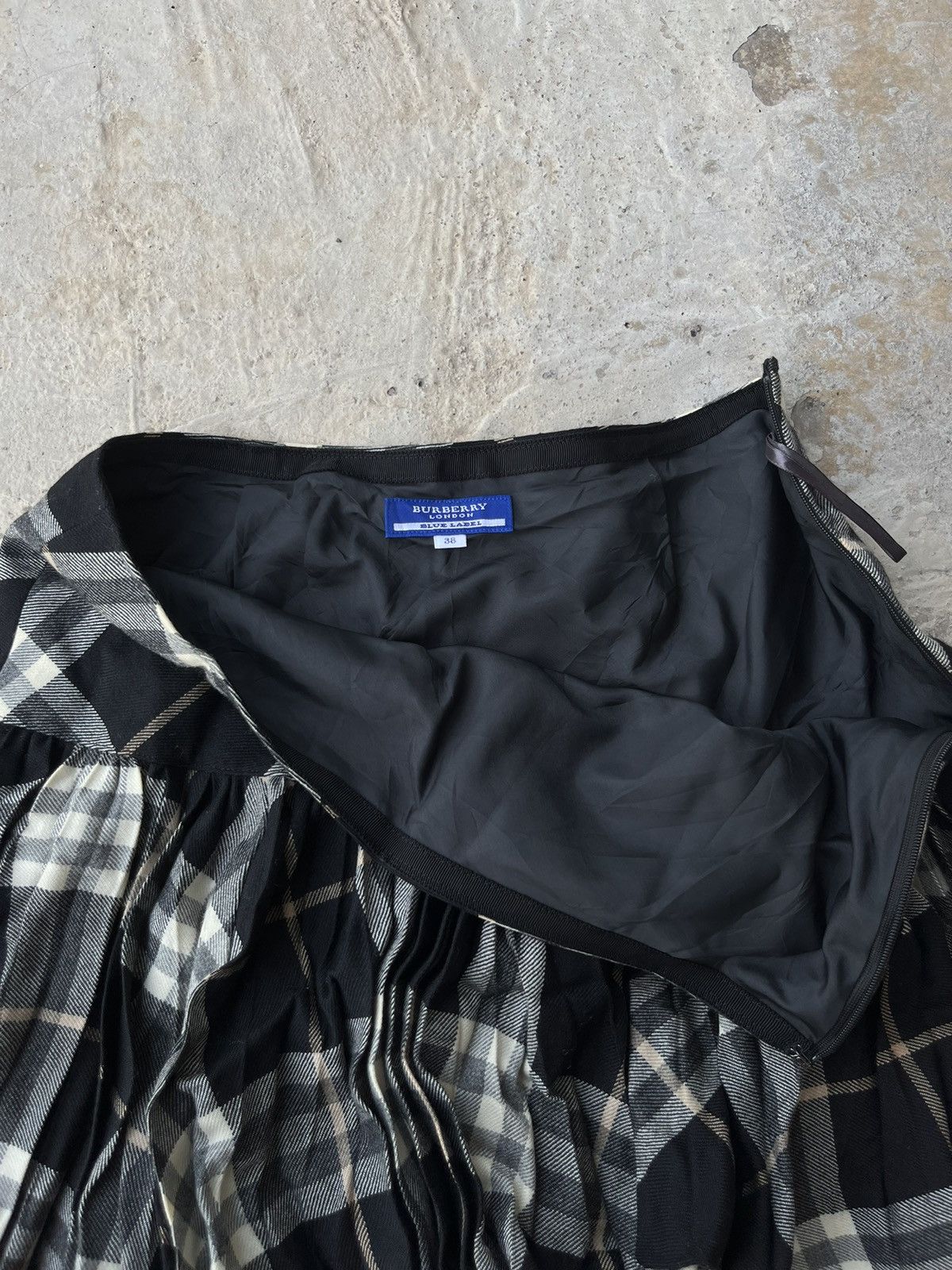 Burberry Burberry Blue Label Nova Plaid Flare Mini Skirt Size 38 Size 38" / US 16 / IT 52 - 6 Thumbnail