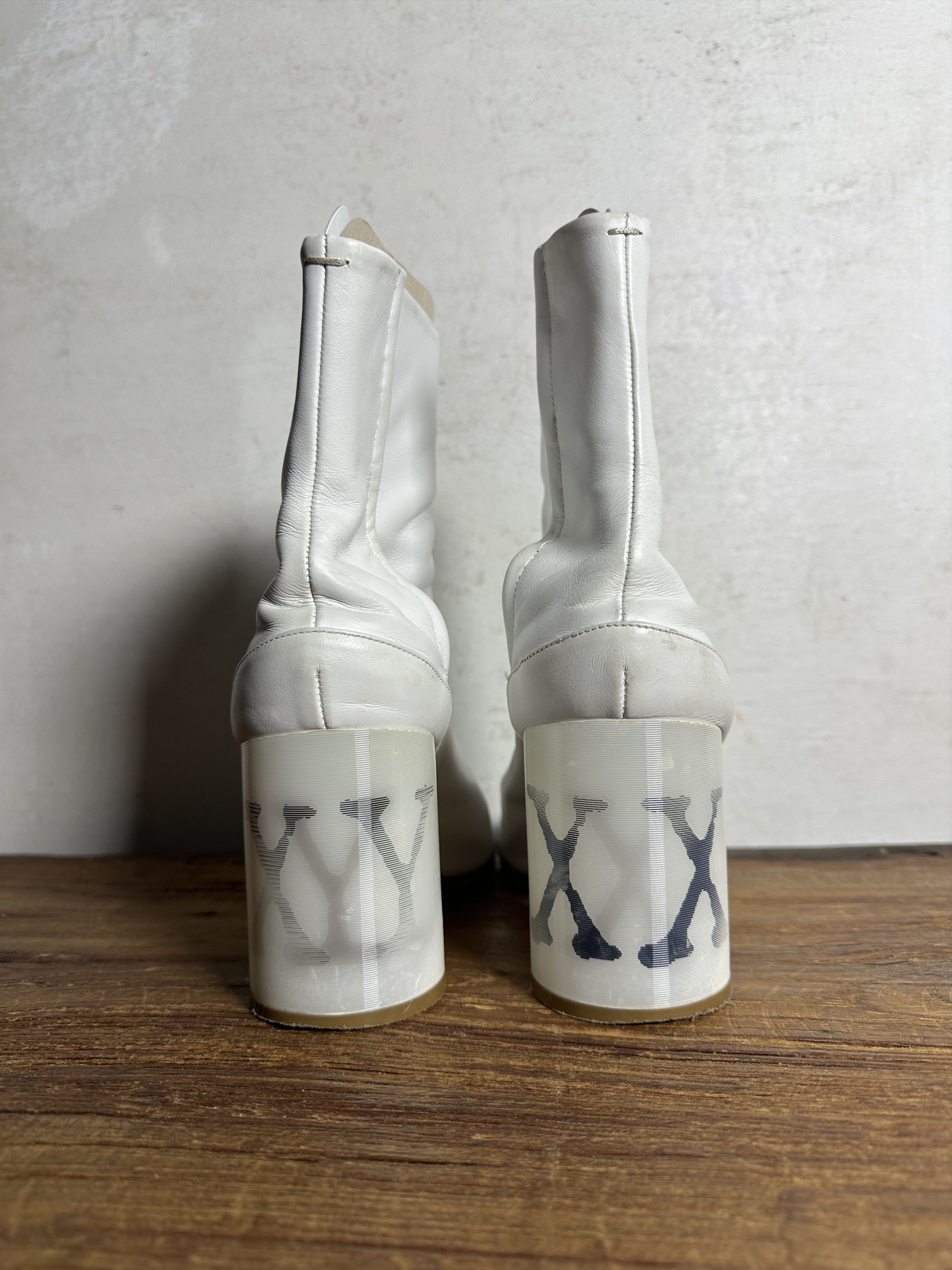 Maison Margiela Maison Margiela White Tabi Hologram XXX boots Size US 10 / IT 40 - 7 Thumbnail