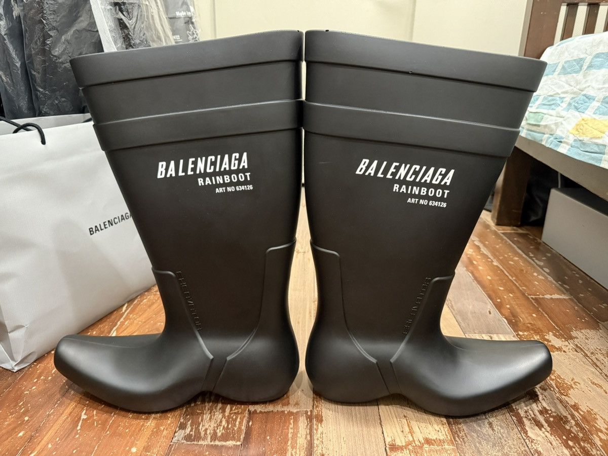 Balenciaga excavator rain boots