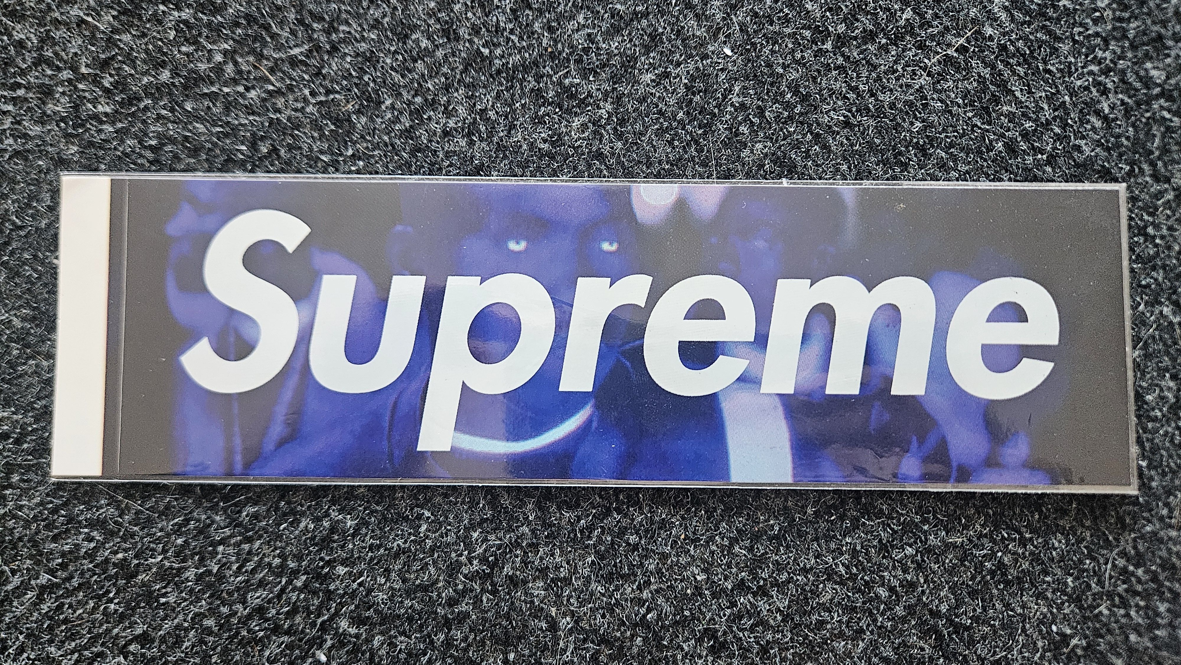 Supreme SUPREME America Eats Its Young Box Logo Sticker FW21 Size ONE SIZE - 1 Thumbnail