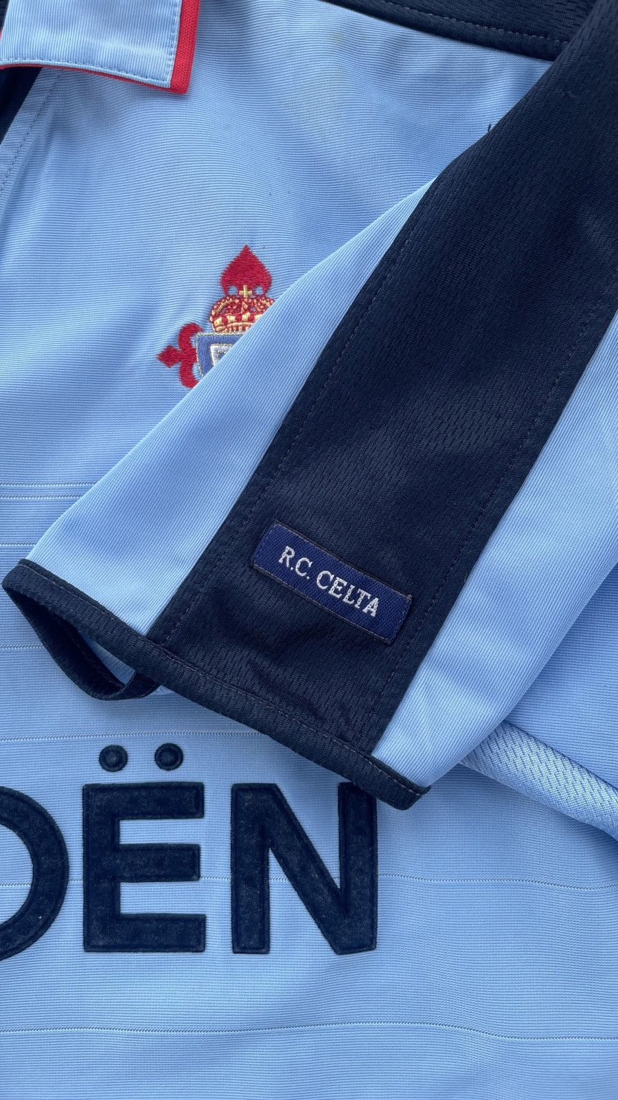 Other Vintage Celta Figo 2004/2005 Home Football Shirt Size US L / EU 52-54 / 3 - 7 Thumbnail