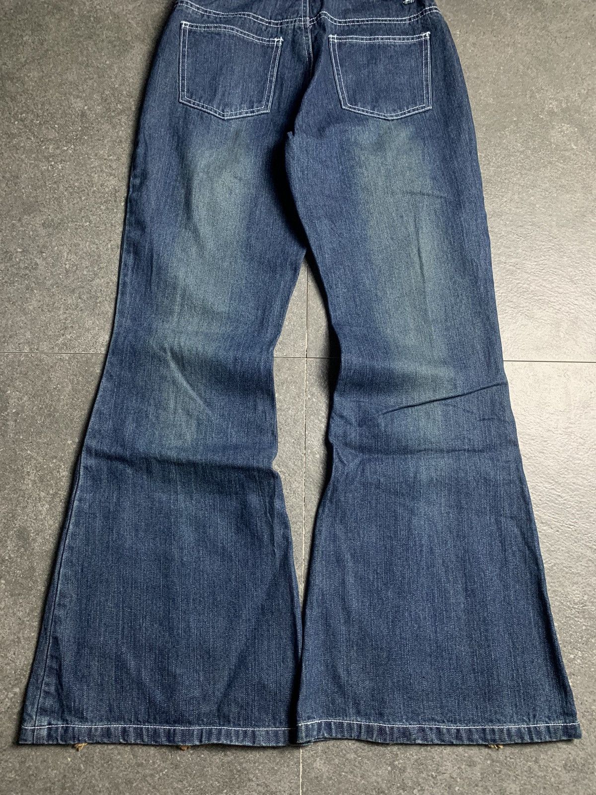 If Six Was Nine × Japanese Brand × Le Grande Bleu (L.G.B.) 2000s Japanese Brand Frayed-seam Super Flared Jeans Size US 27 - 10 Thumbnail