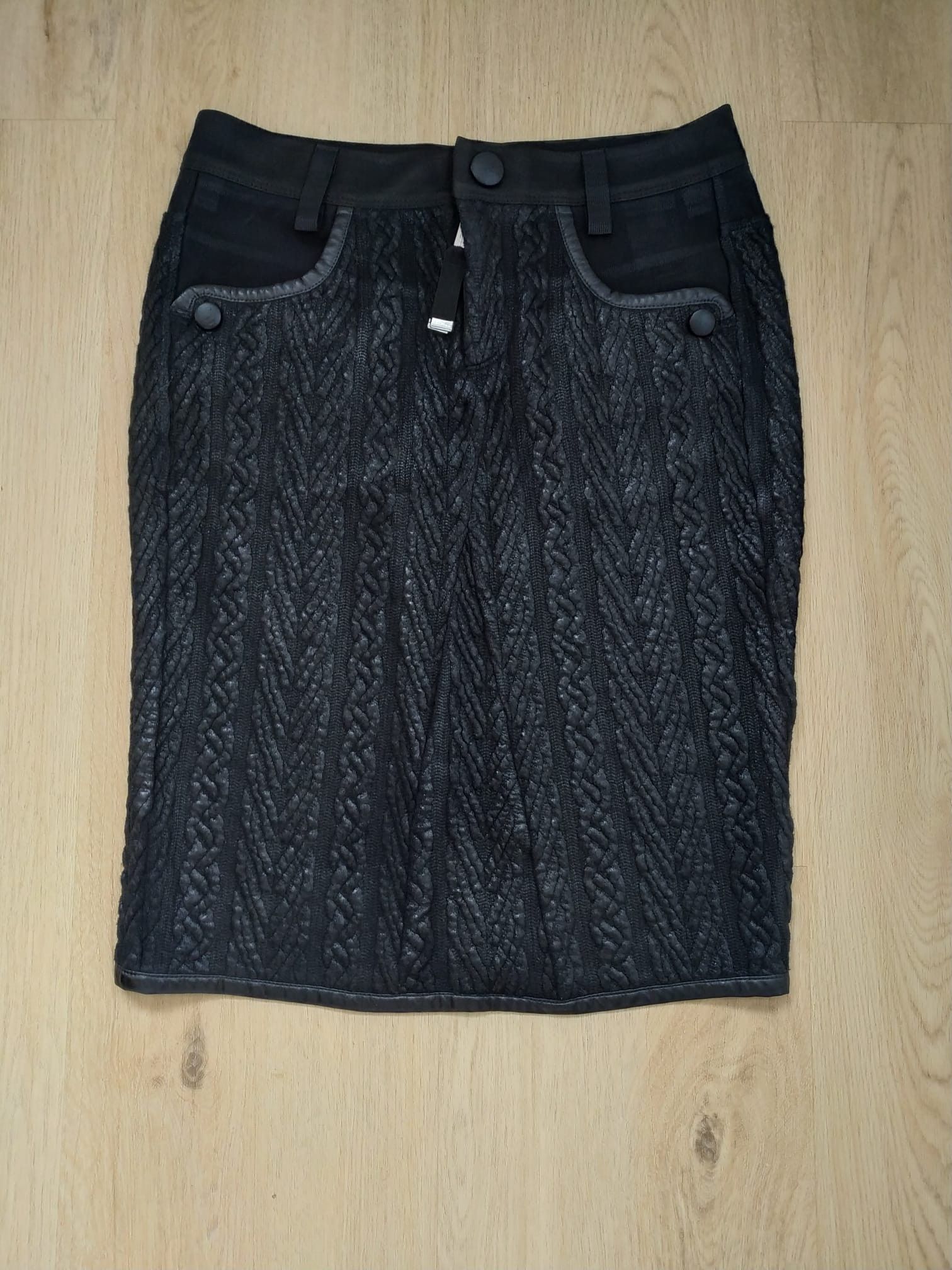 Designer HIGH by Claire Campbell black skirt, pattern 6 size Size 28" / US 6 / IT 42 - 1 Thumbnail