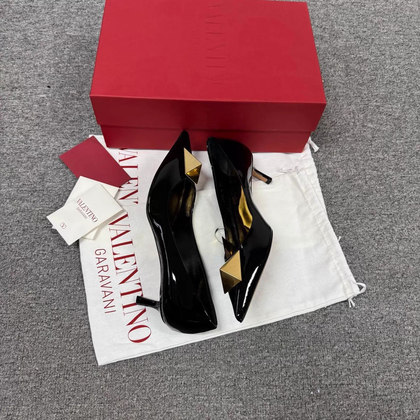 Valentino Valentino Black Patent Gold Rivet Pointed Toe Heels 37 NWB Size US 6.5 / IT 36.5 - 3 Thumbnail