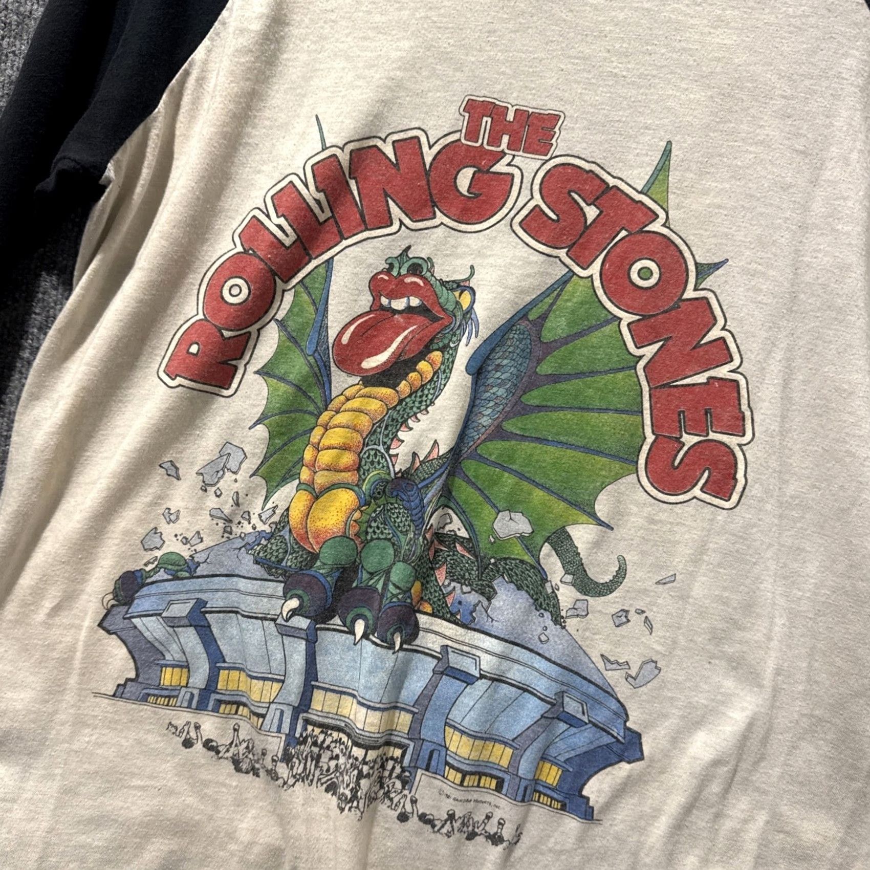 Vintage VINTAGE Rolling Stones 1981 Sold Out Tour Raglan STAINED T-Shirt Men’s L White 80s Mens Shirt Size US L / EU 52-54 / 3 - 5 Thumbnail
