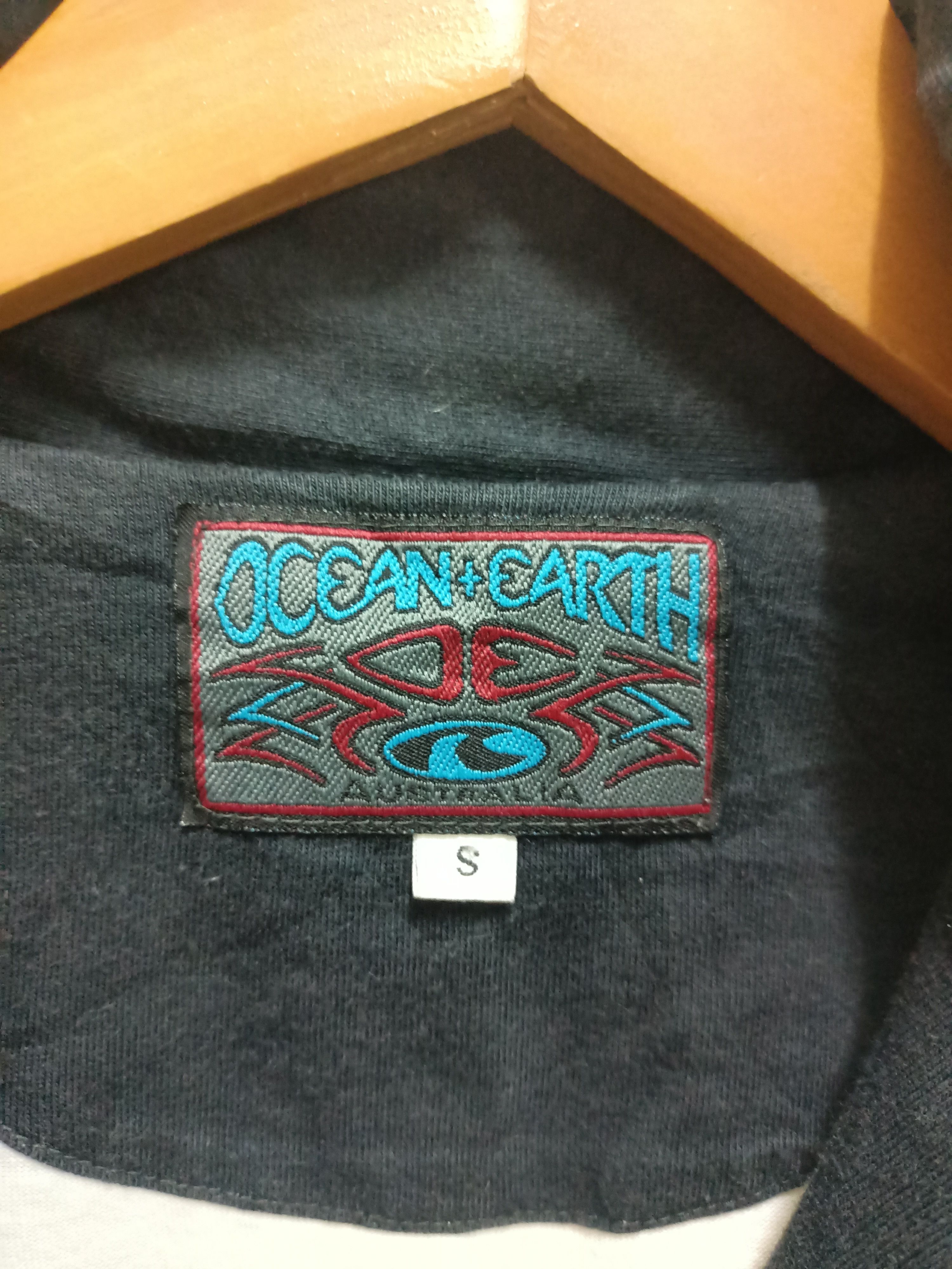 Other Ocean Earth Australia surfing t-shirt Size US L / EU 52-54 / 3 - 7 Thumbnail