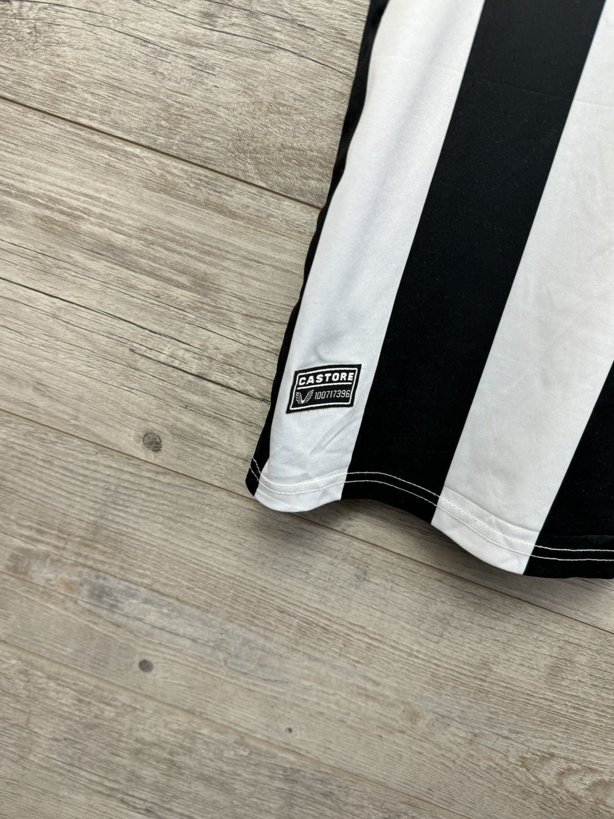 Castore NEWCASTLE UNITED ALMIRON #24 FOOTBALL SOCCER SHIRT CASTORE Size US L / EU 52-54 / 3 - 9 Thumbnail