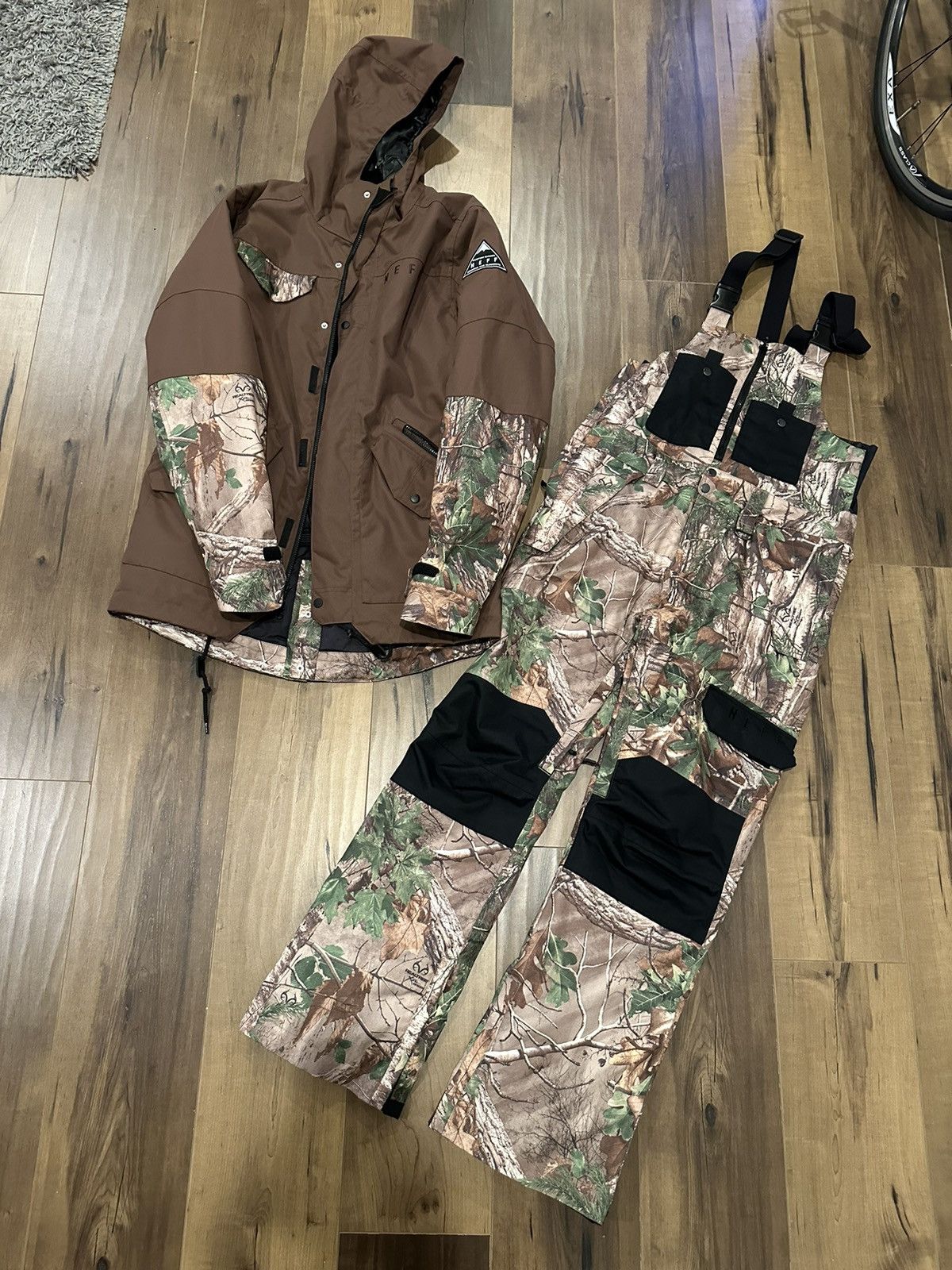 Neff snowboard pants hot sale