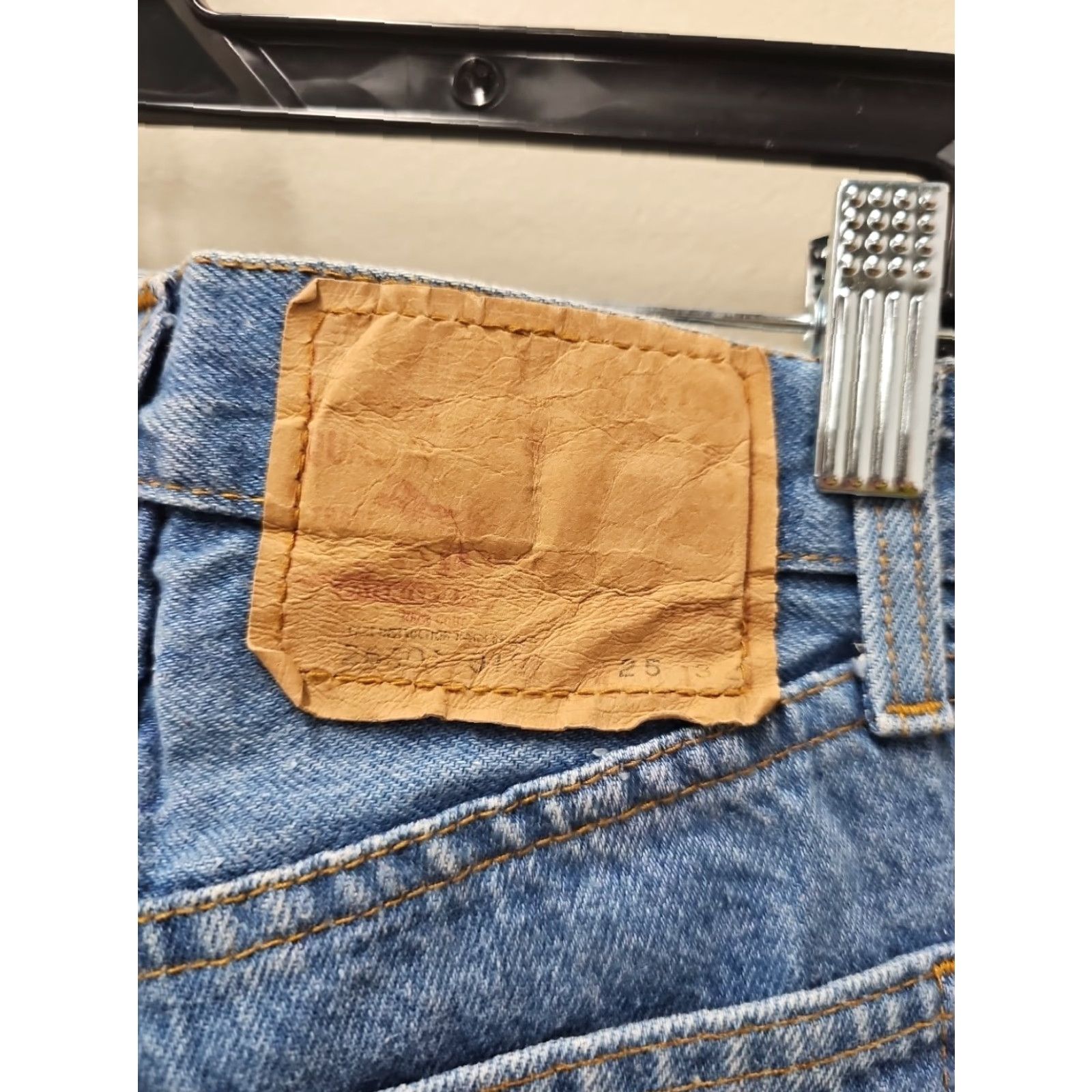 Levi's VINTAGE Levi's 501's Jeans Womens 23x30 ButtonFly Denim Blue 80s Logo Classic Vintage Fashion Streetwear Western Rugged Wear Casual Workwear Women Size 40" / US 18 - 6 Thumbnail
