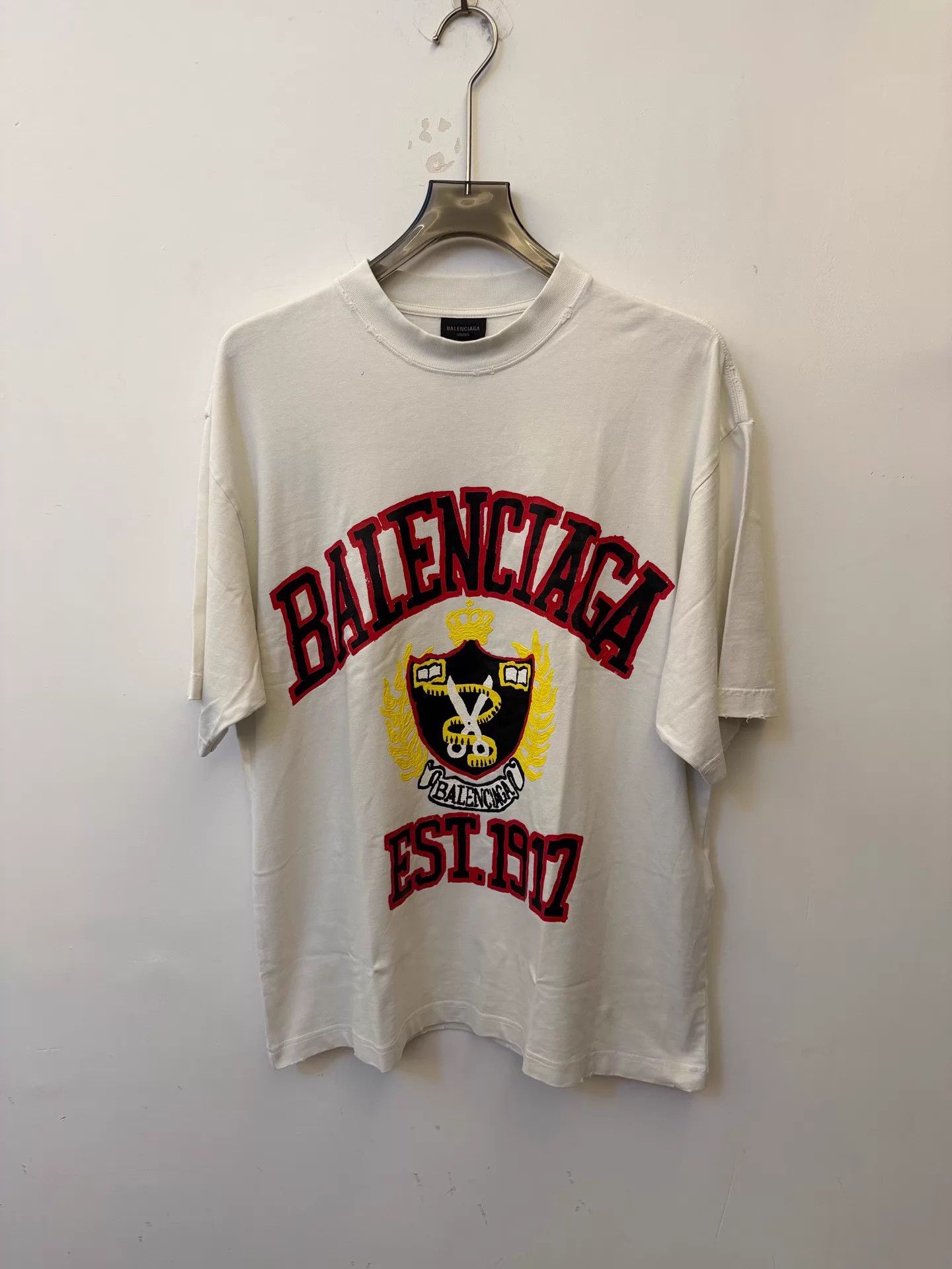 Balenciaga Balenciaga SS23 Logo Beige Oversized Unisex Tee XS Size US XS / EU 42 / 0 - 1 Thumbnail