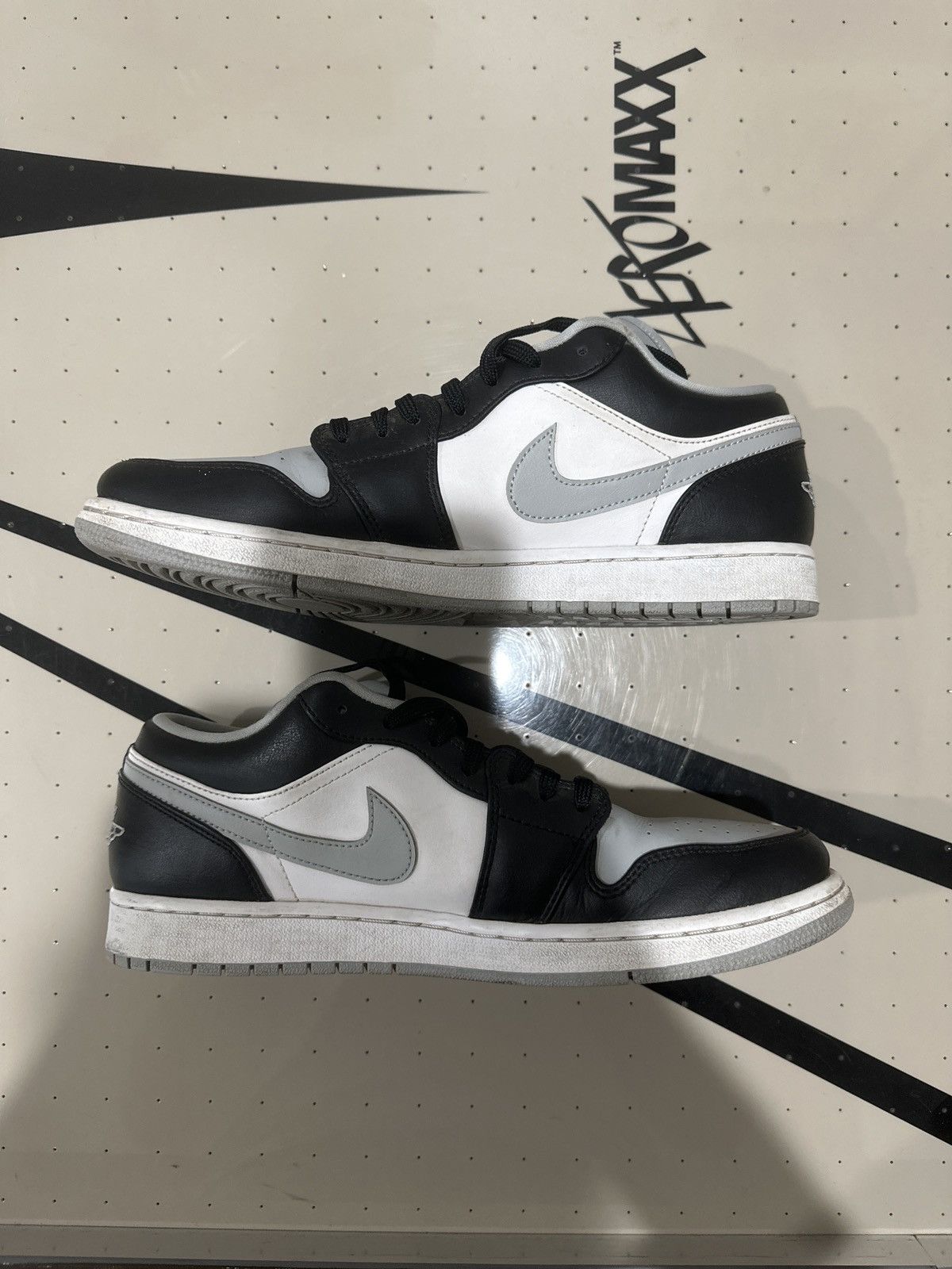 Jordan Brand × Nike Air Jordan 1 Low 'Smoke Grey’ Size US 11.5 / EU 44-45 - 2 Thumbnail